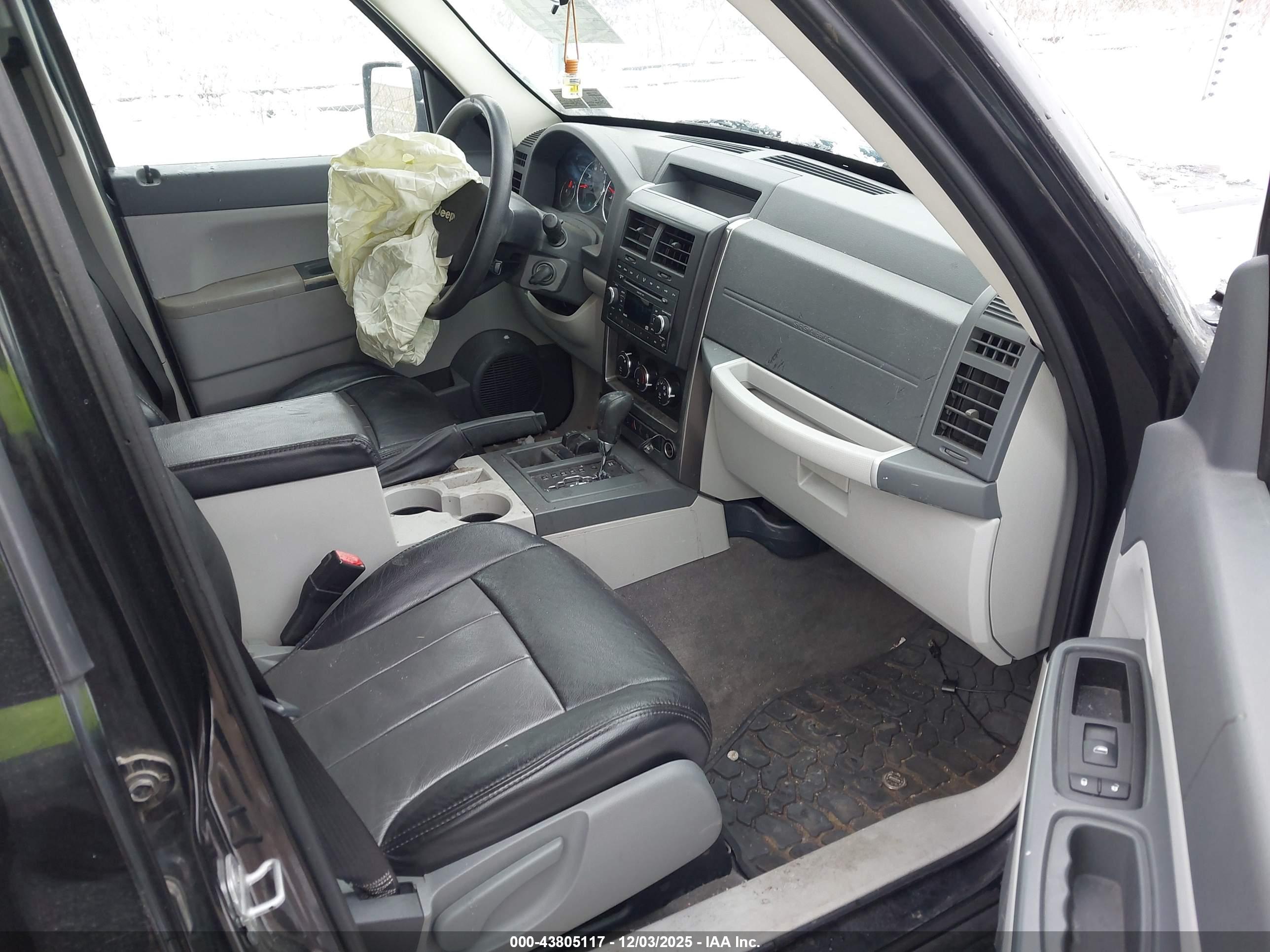 JEEP LIBERTY image 5