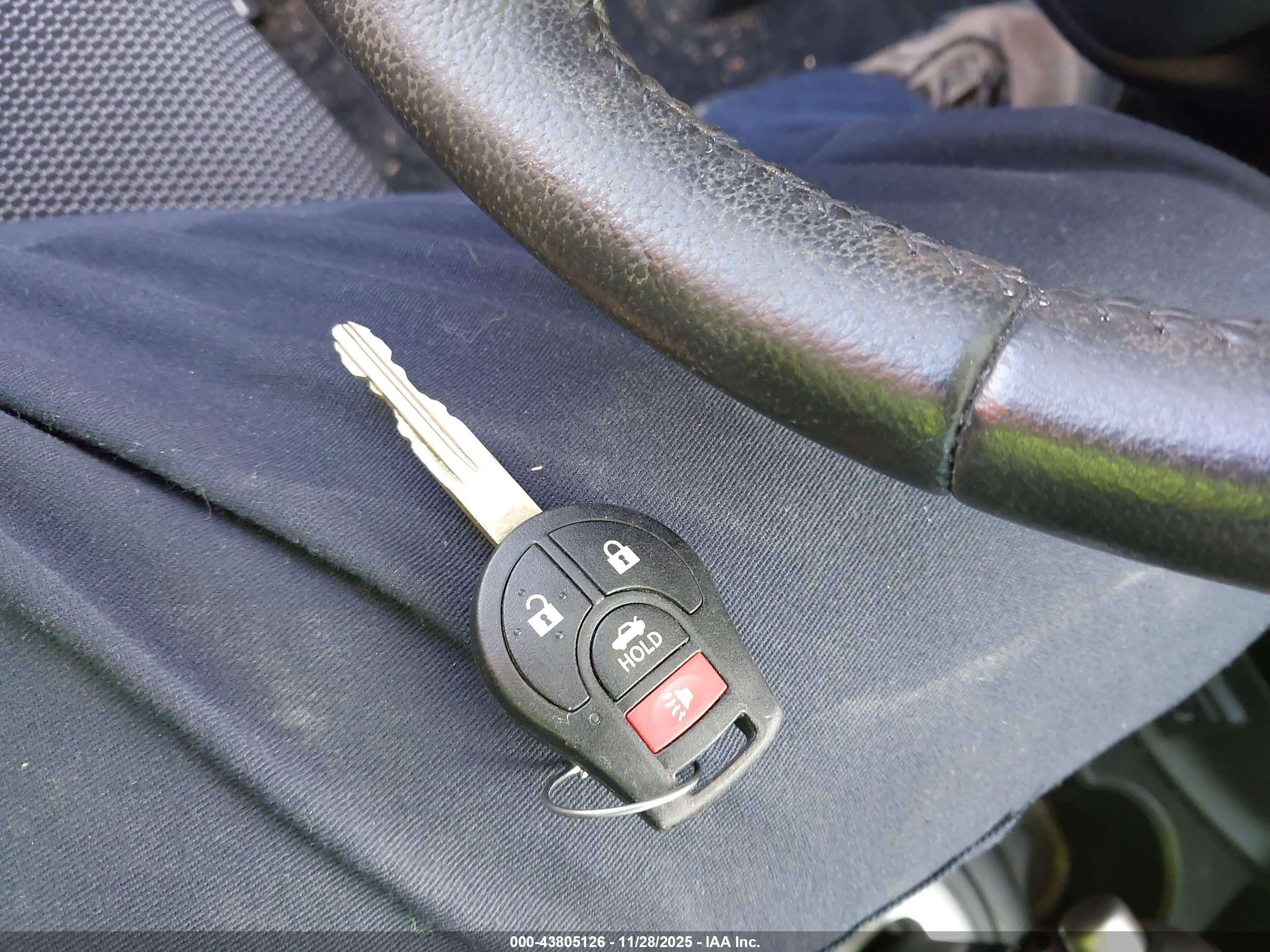 NISSAN VERSA image 11