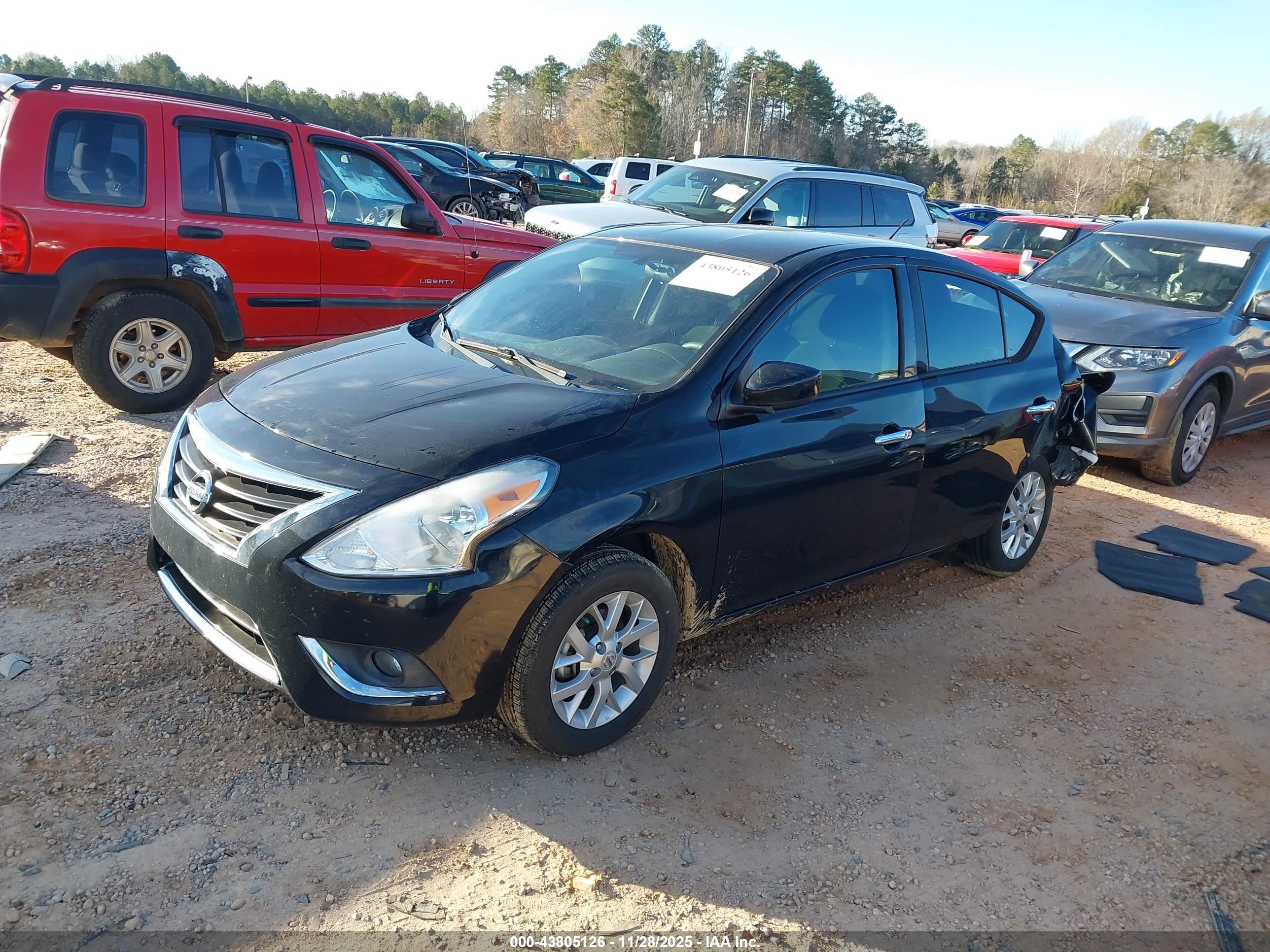 NISSAN VERSA image 2