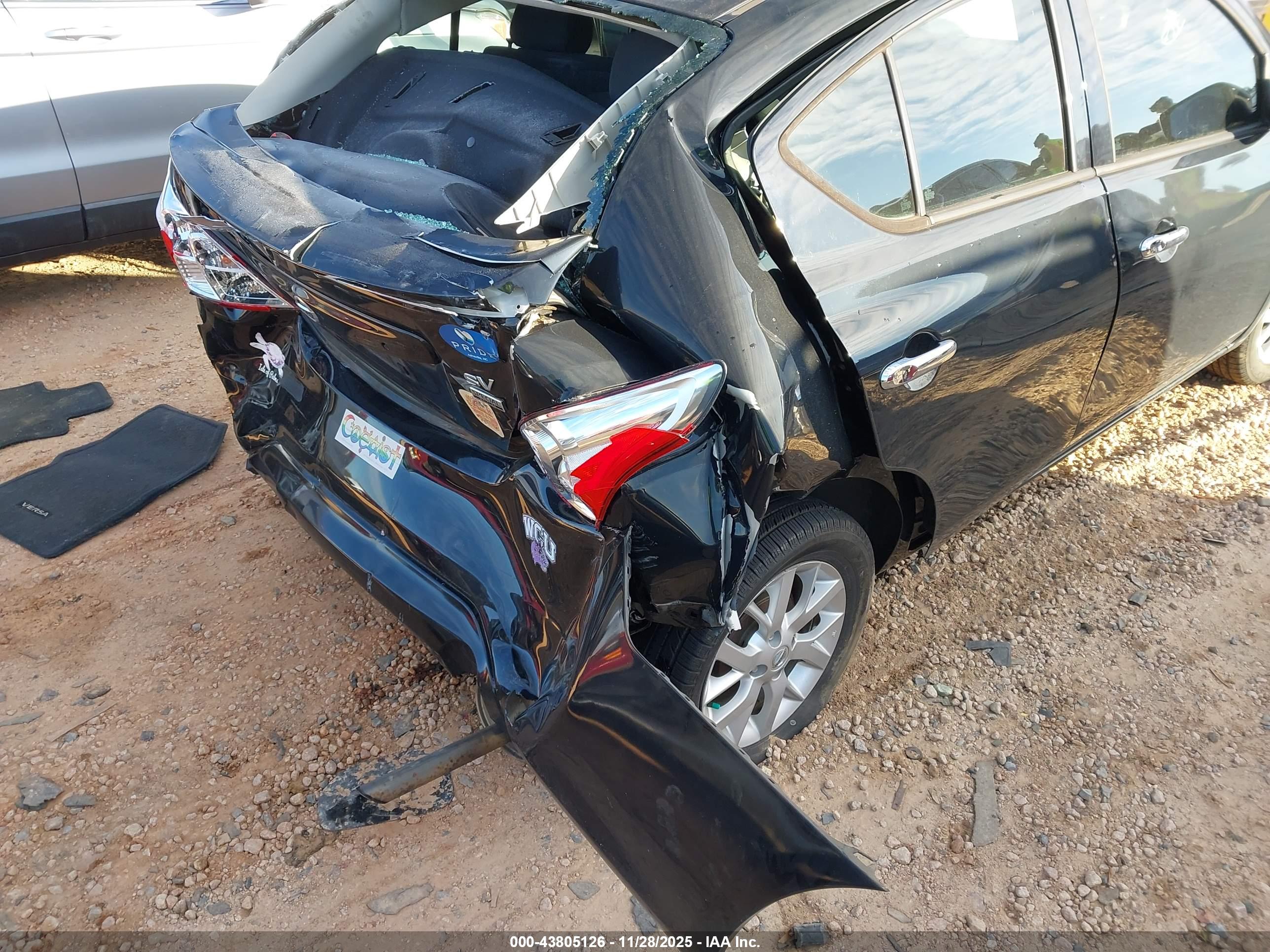NISSAN VERSA image 6