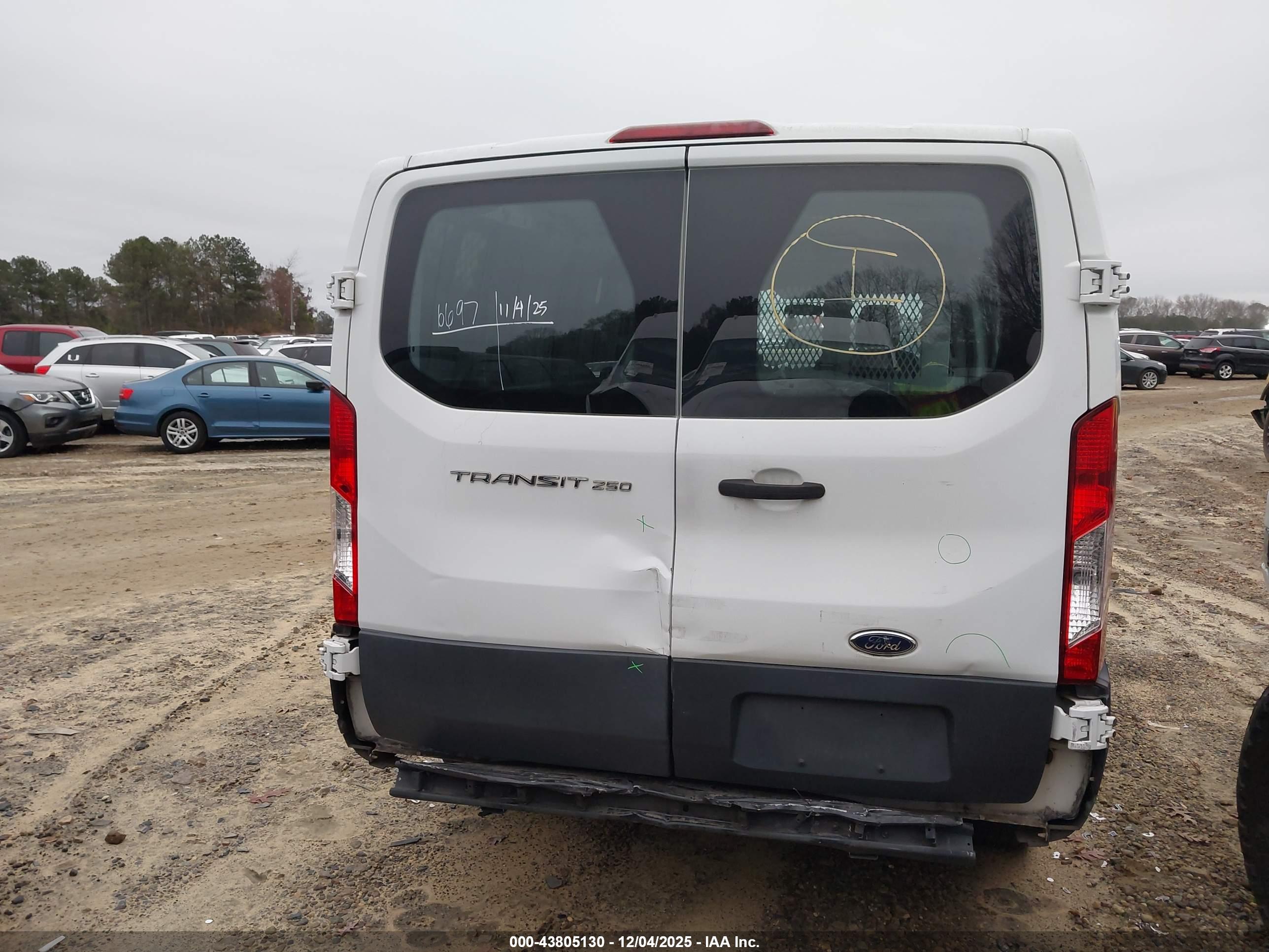 FORD TRANSIT-250 image 6