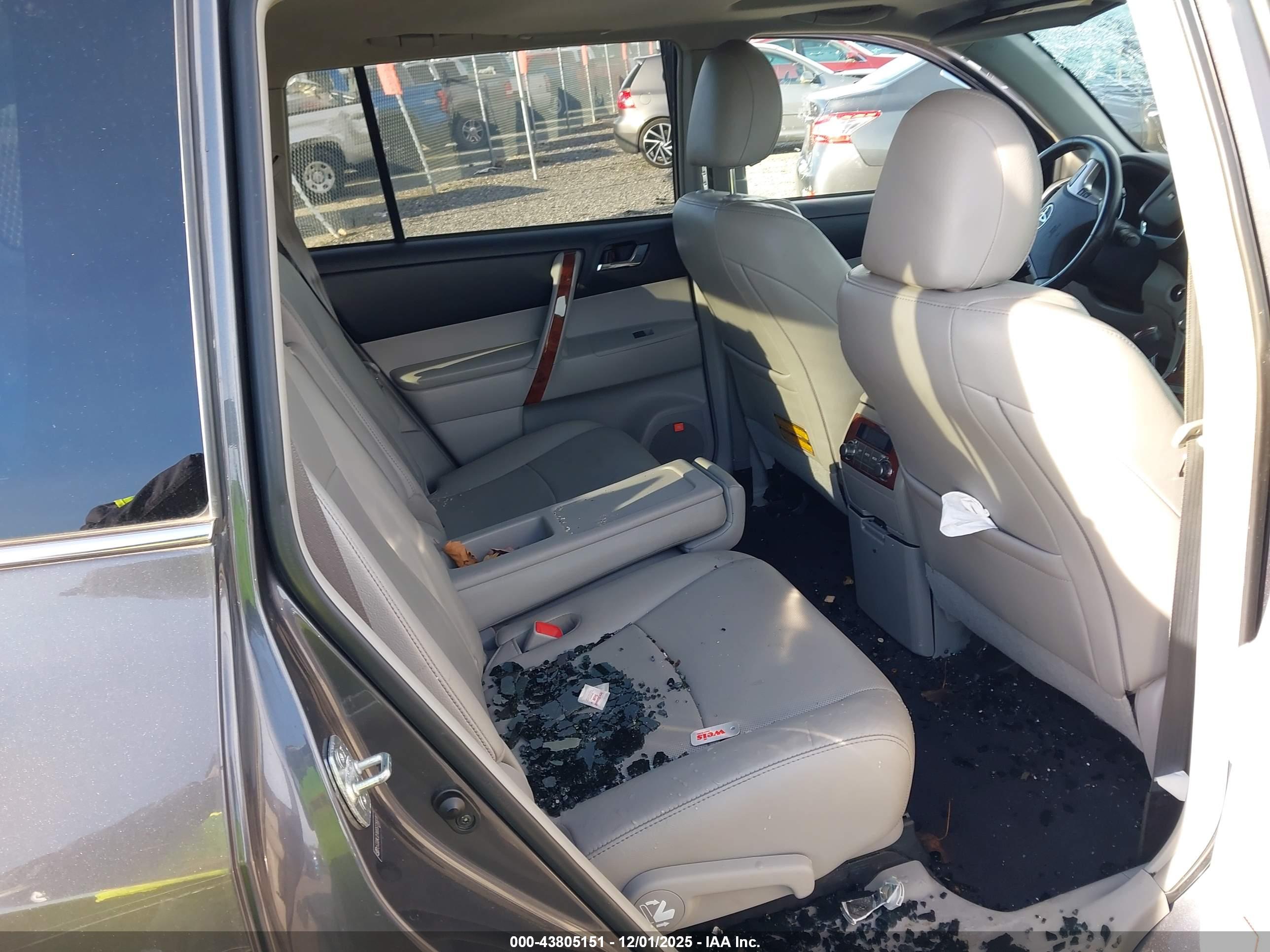 TOYOTA HIGHLANDER image 8