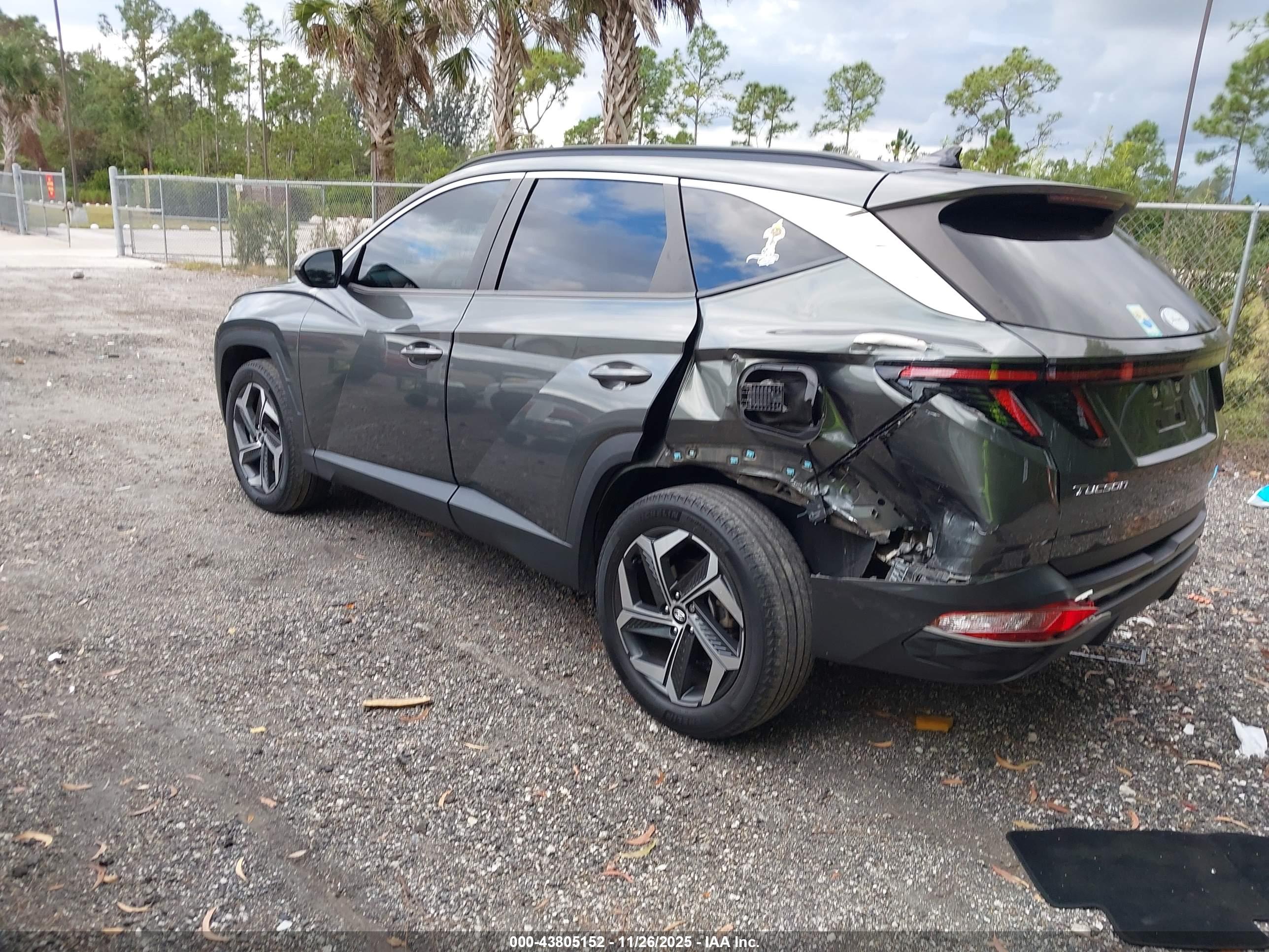HYUNDAI TUCSON image 3