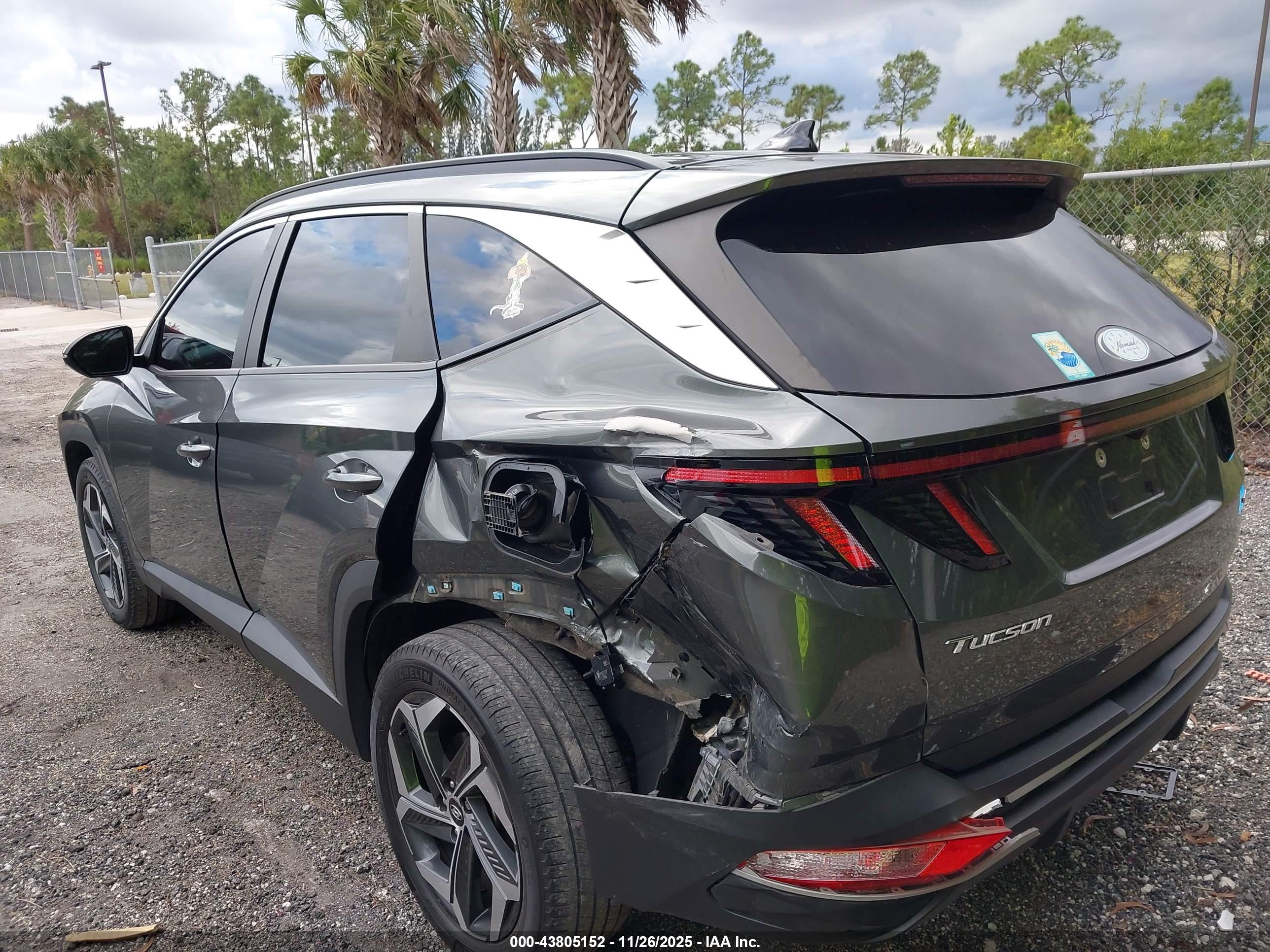 HYUNDAI TUCSON image 6