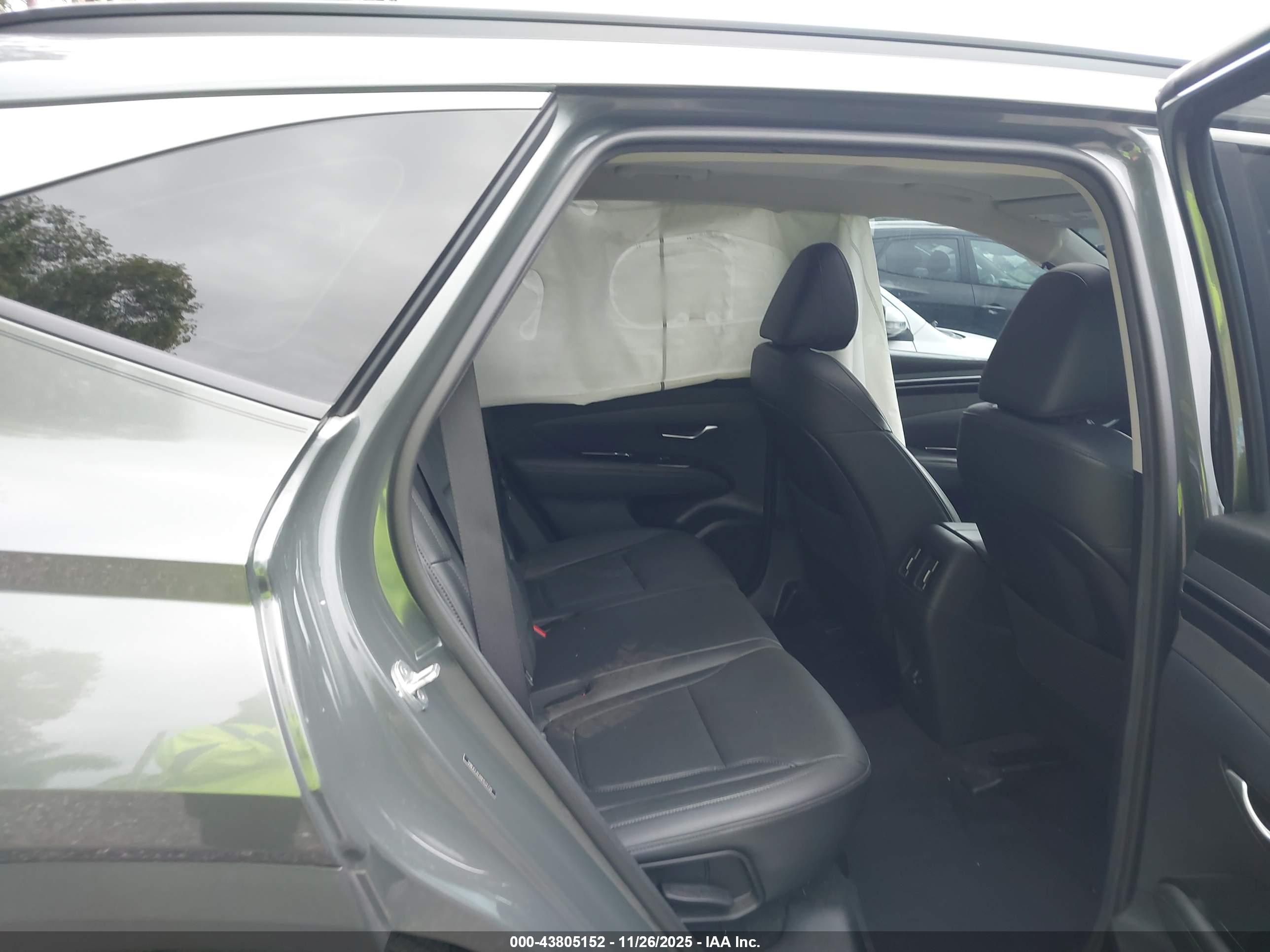 HYUNDAI TUCSON image 8