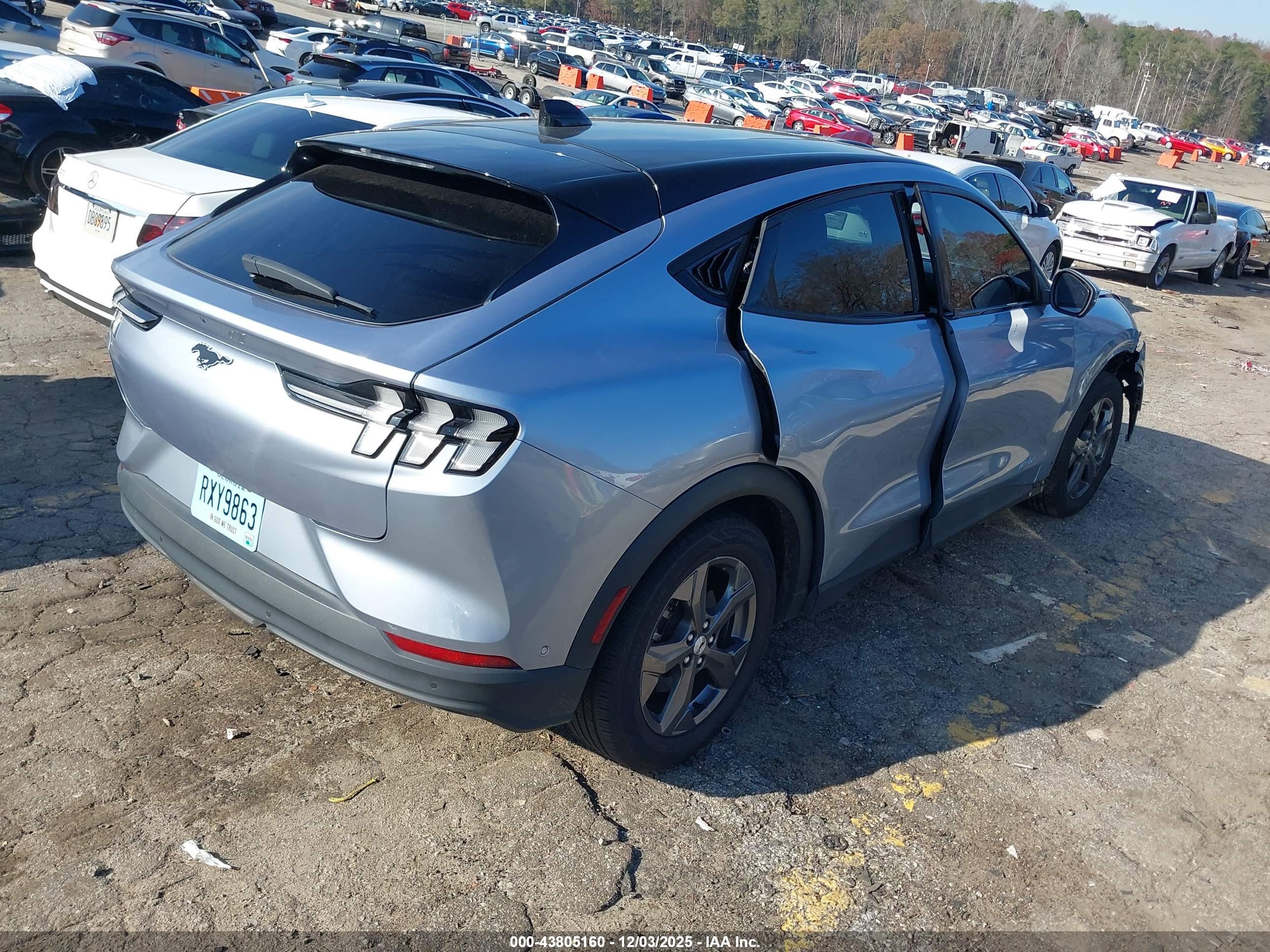 FORD MUSTANG image 4
