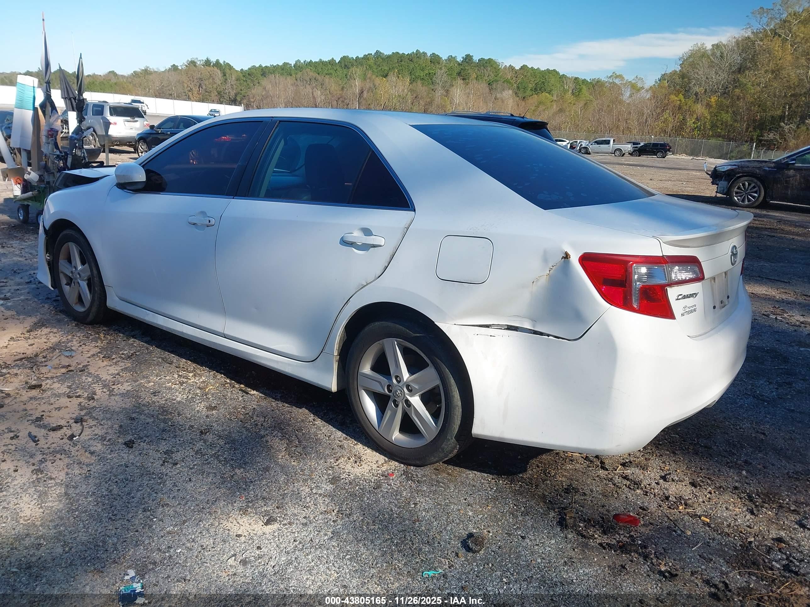 TOYOTA CAMRY image 3