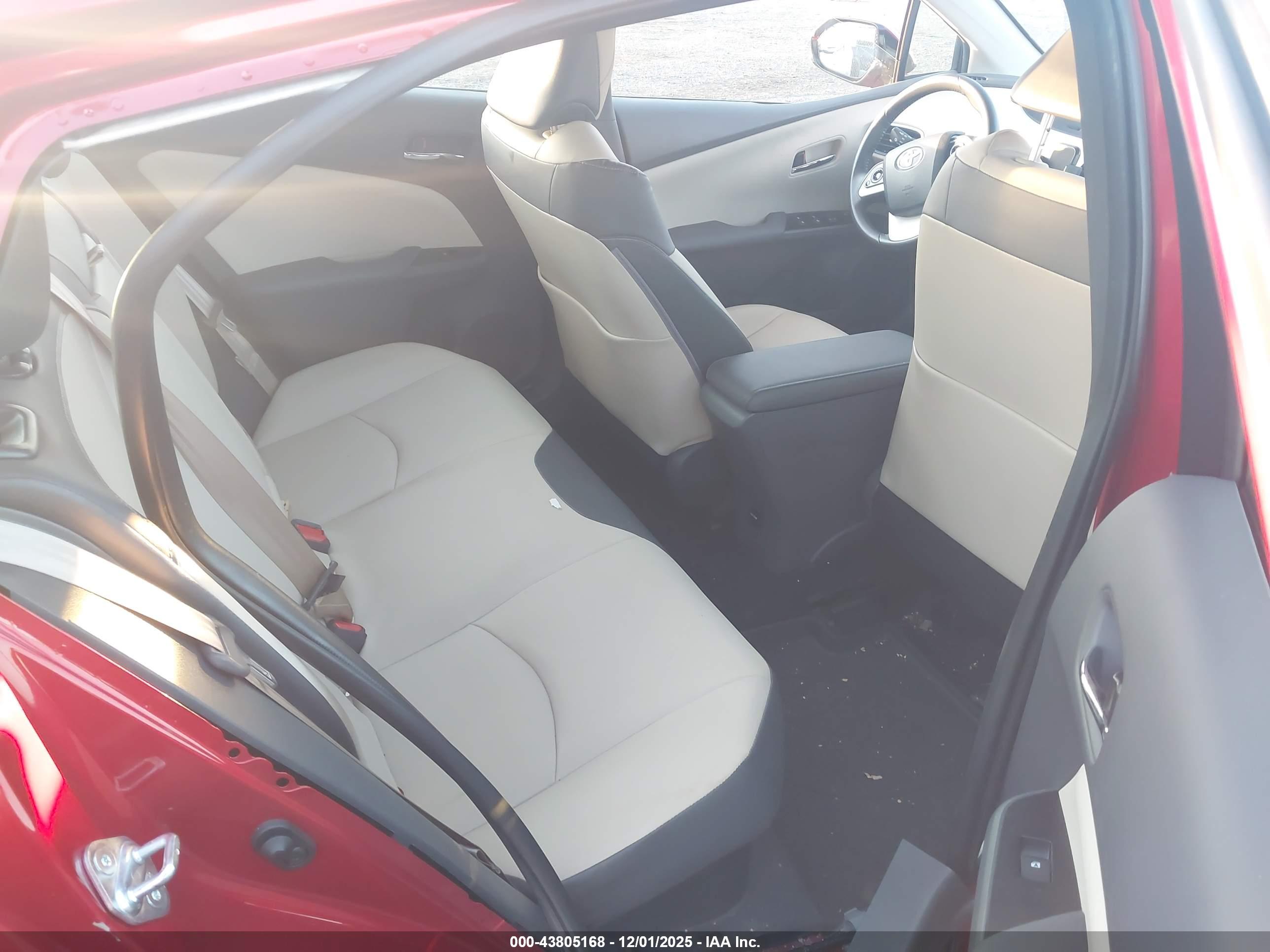 TOYOTA PRIUS image 8