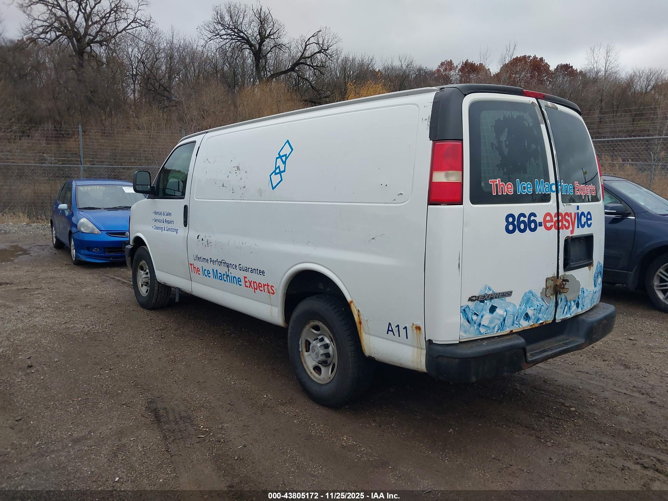 CHEVROLET EXPRESS image 3