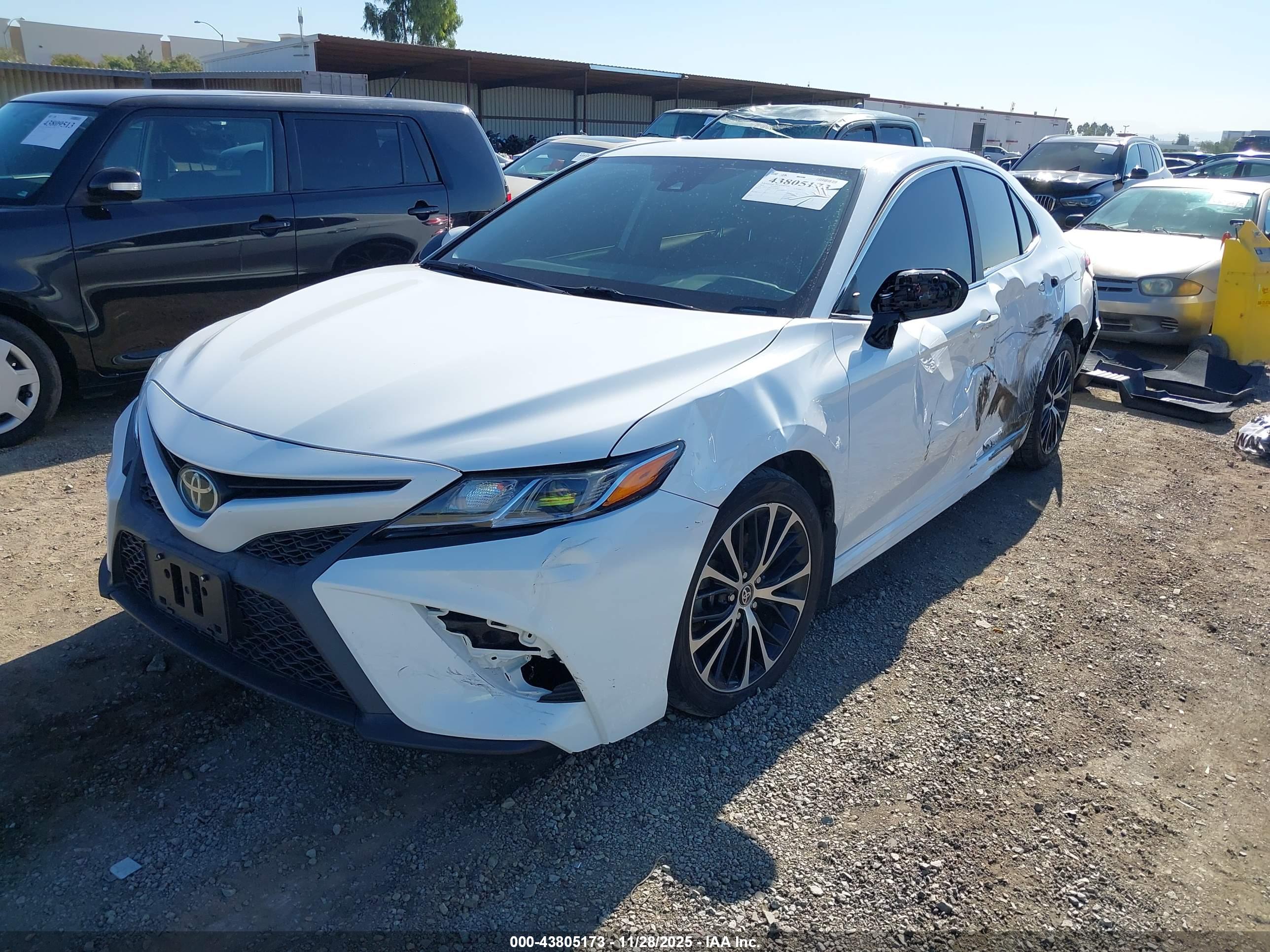 TOYOTA CAMRY image 2