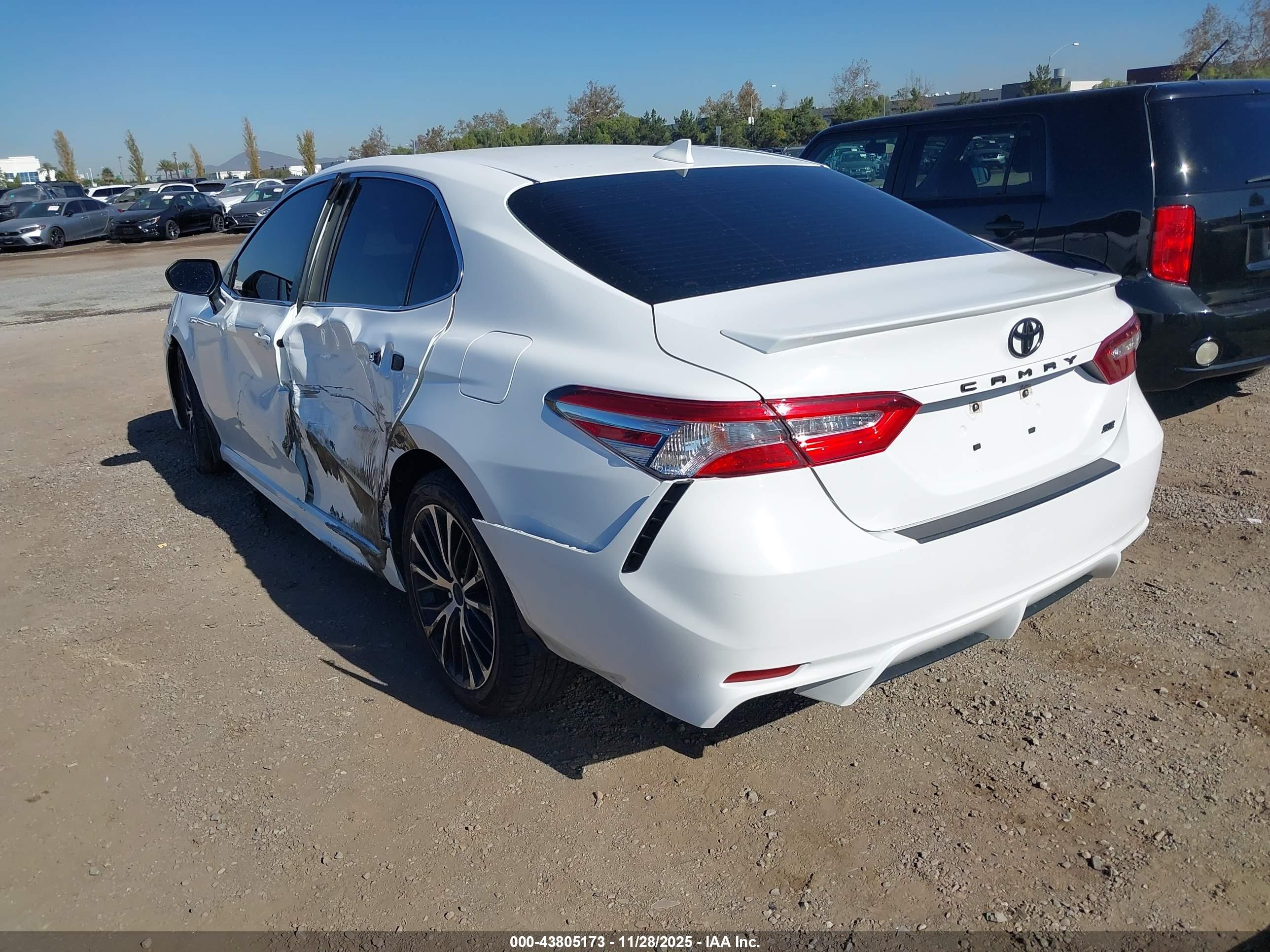 TOYOTA CAMRY image 3