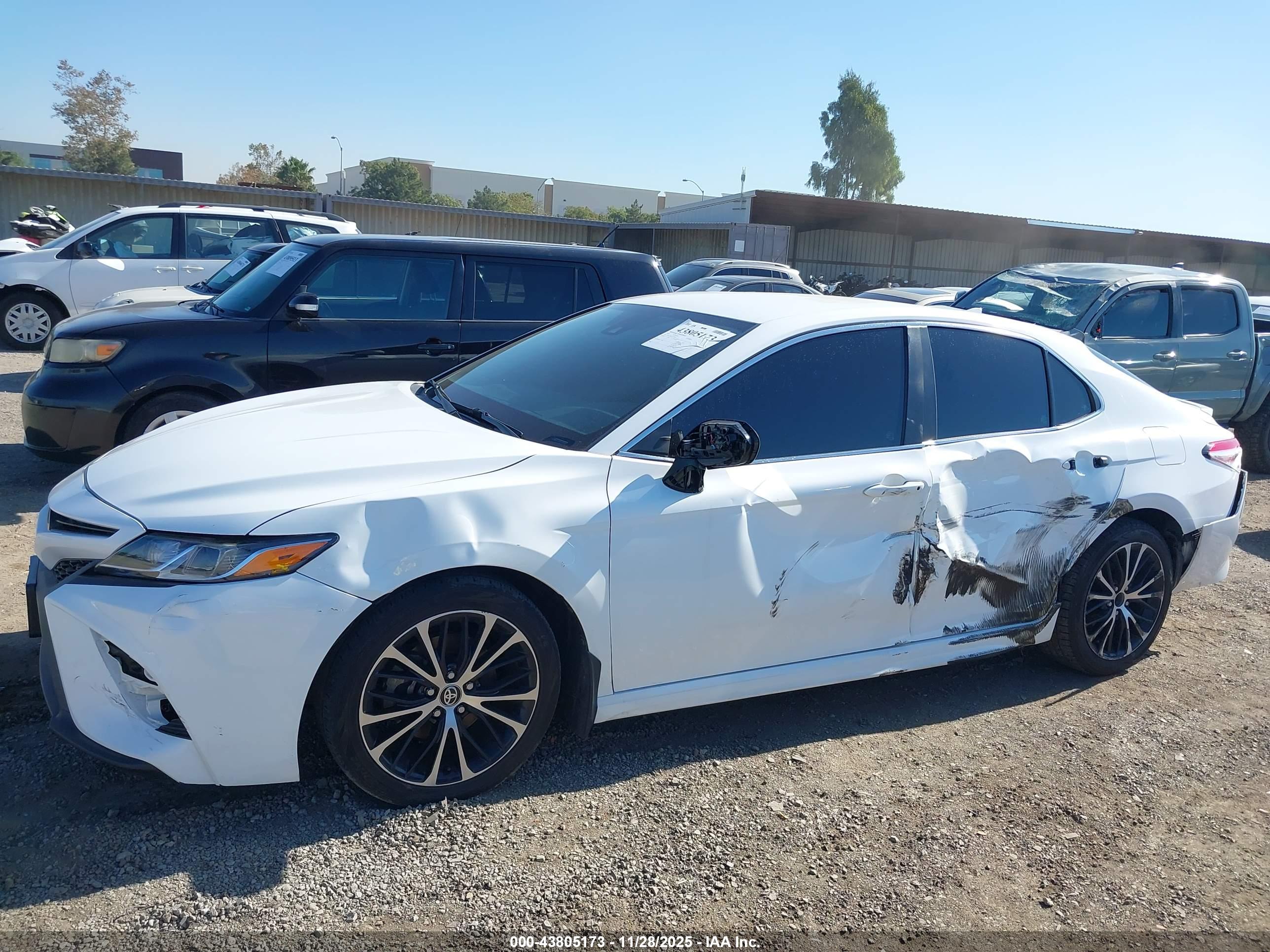 TOYOTA CAMRY image 6