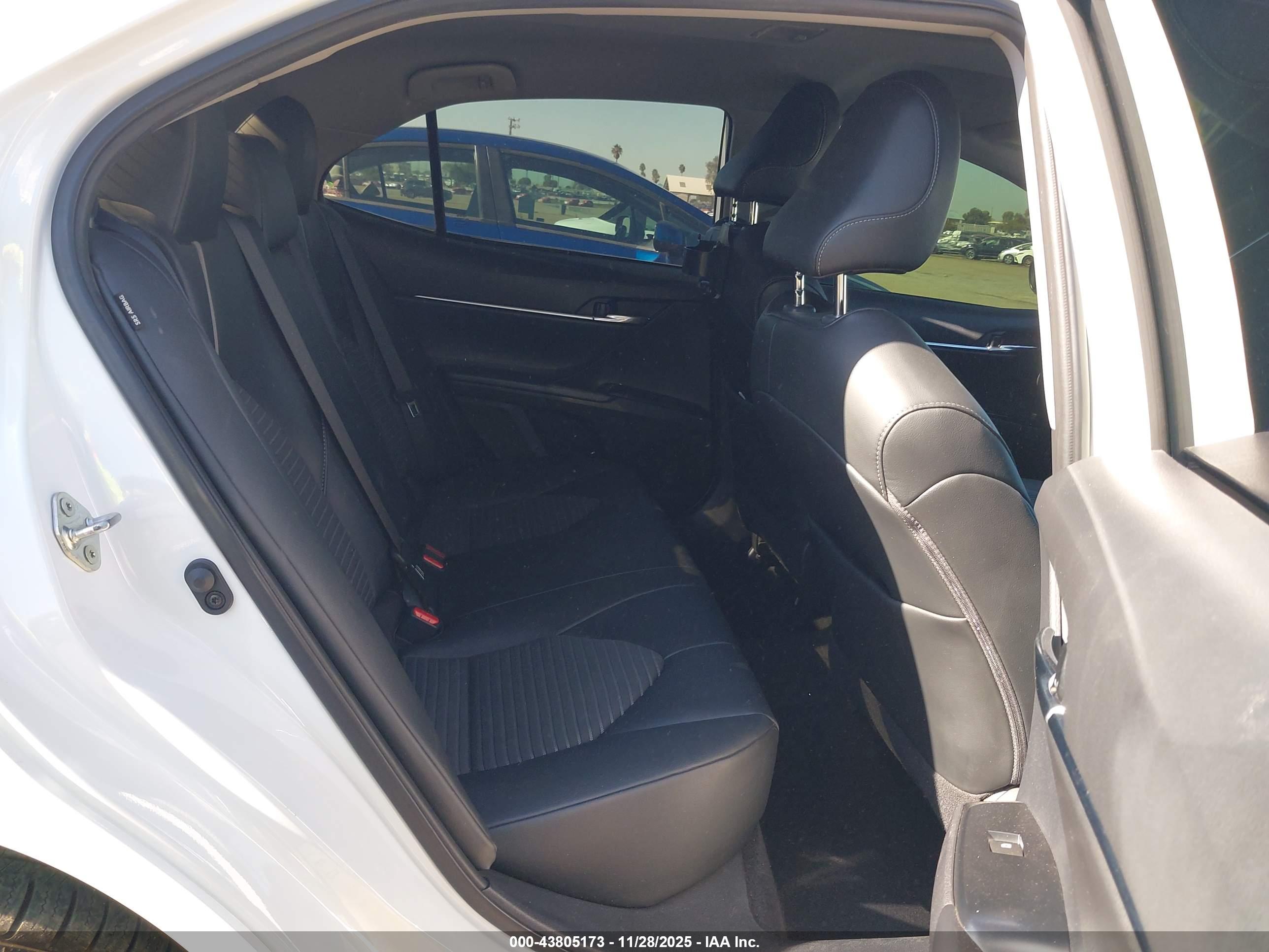 TOYOTA CAMRY image 8