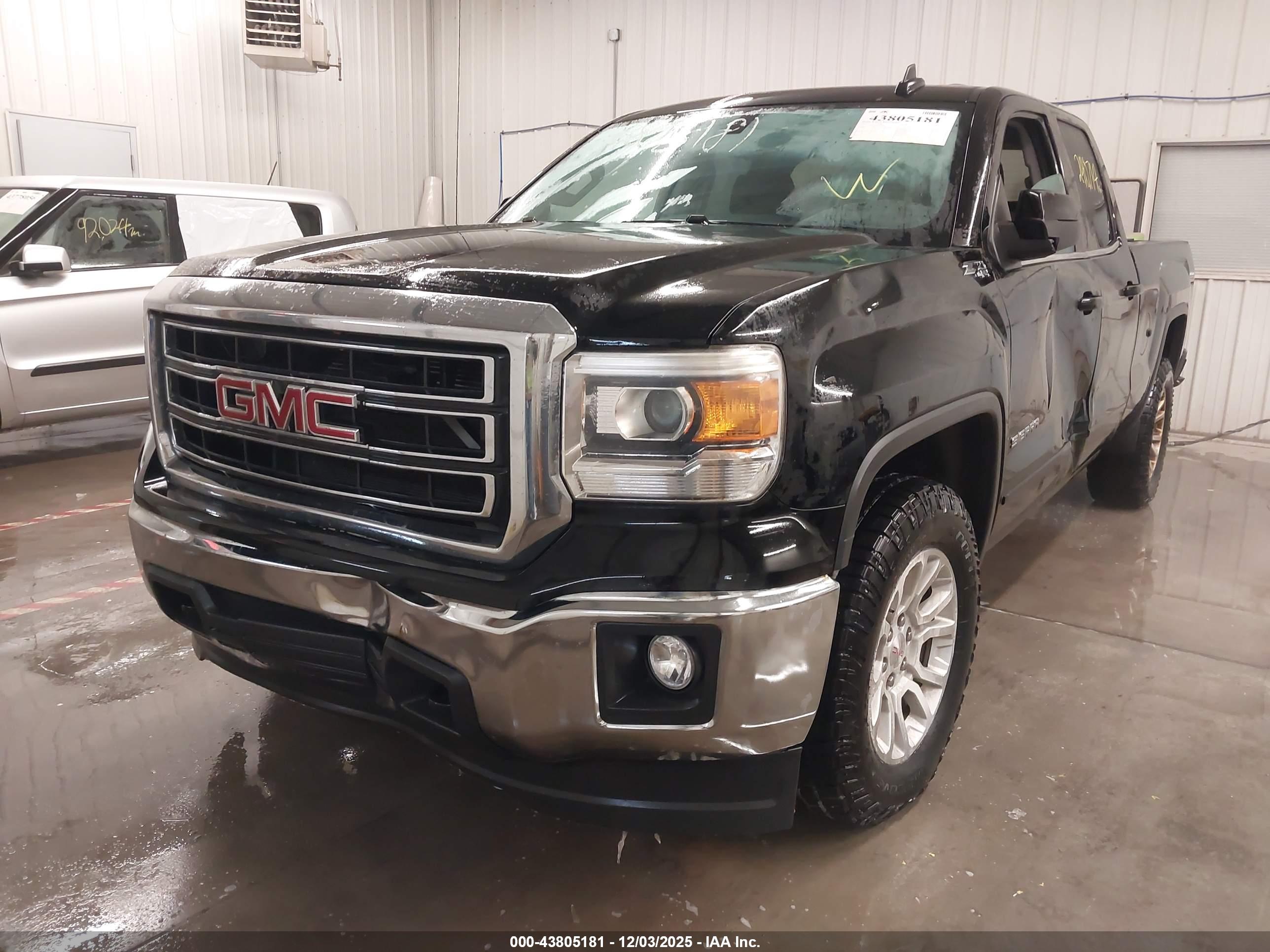 GMC SIERRA image 2