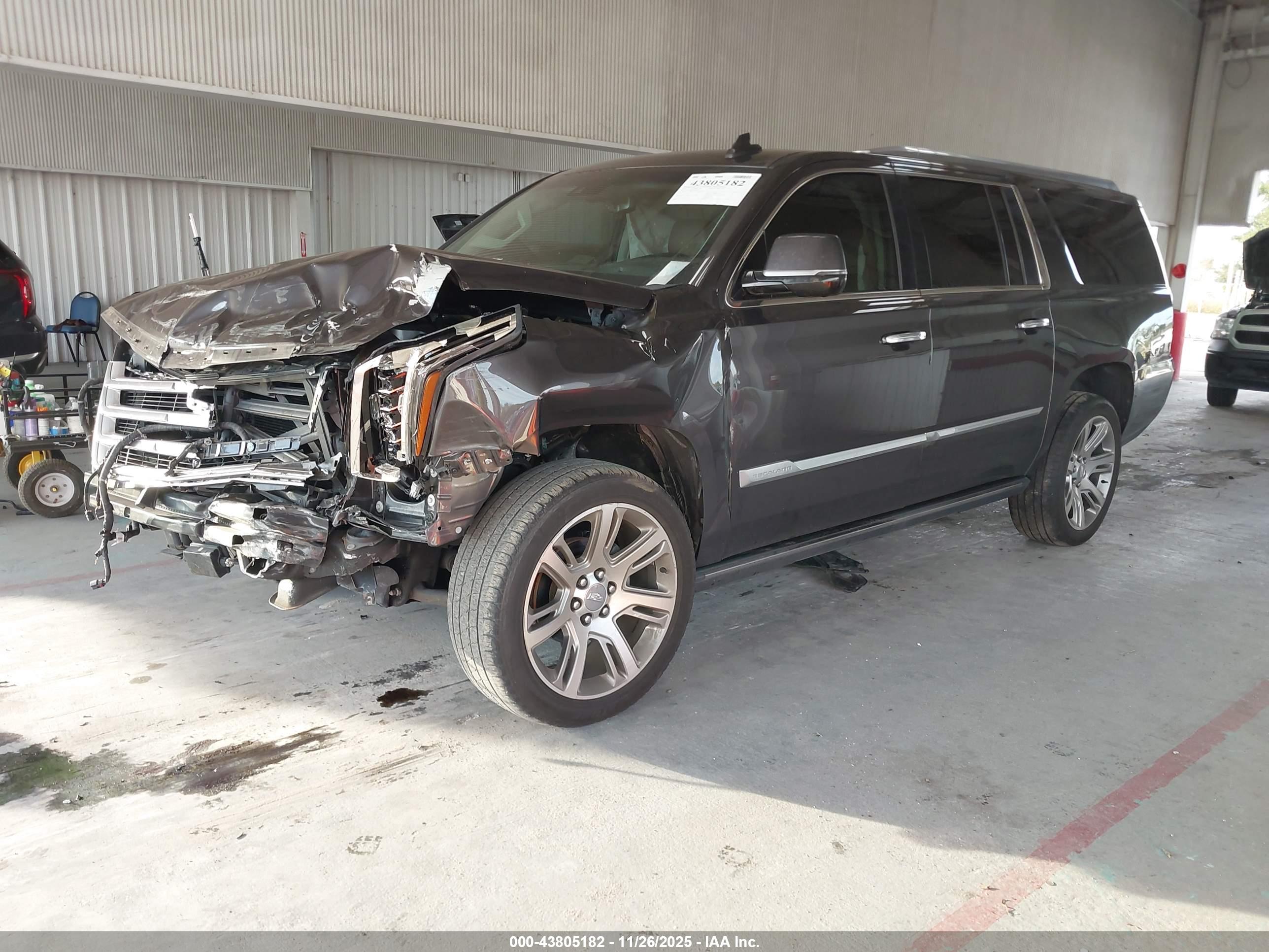 CADILLAC ESCALADE image 2