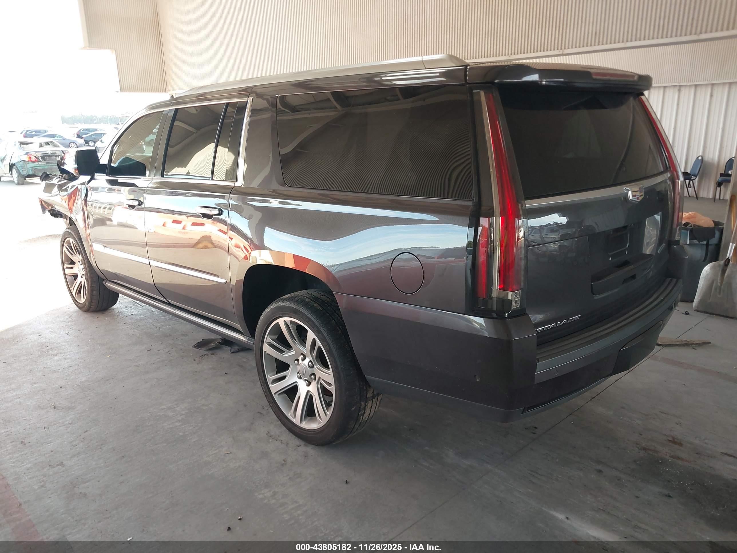 CADILLAC ESCALADE image 3