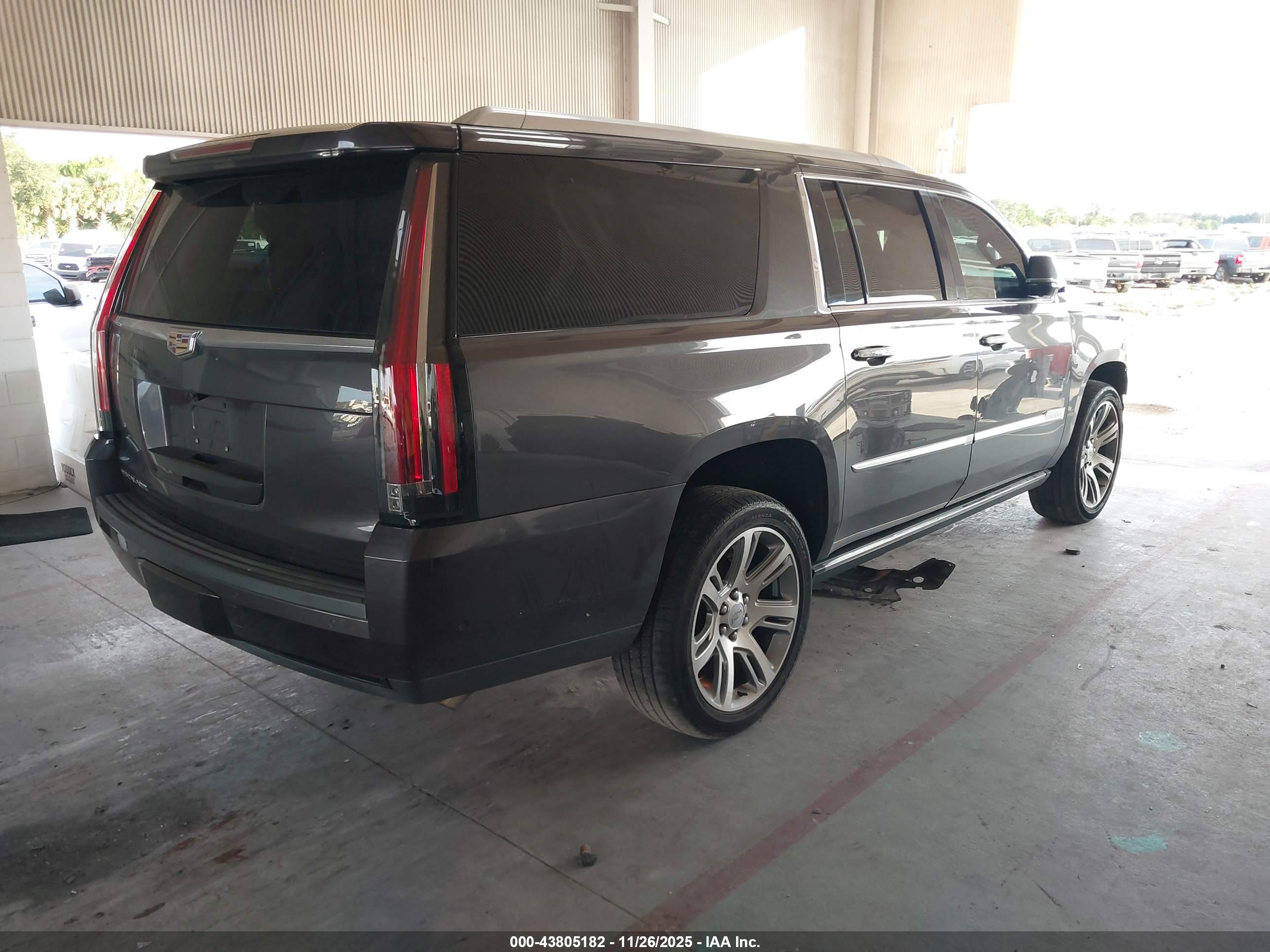 CADILLAC ESCALADE image 4