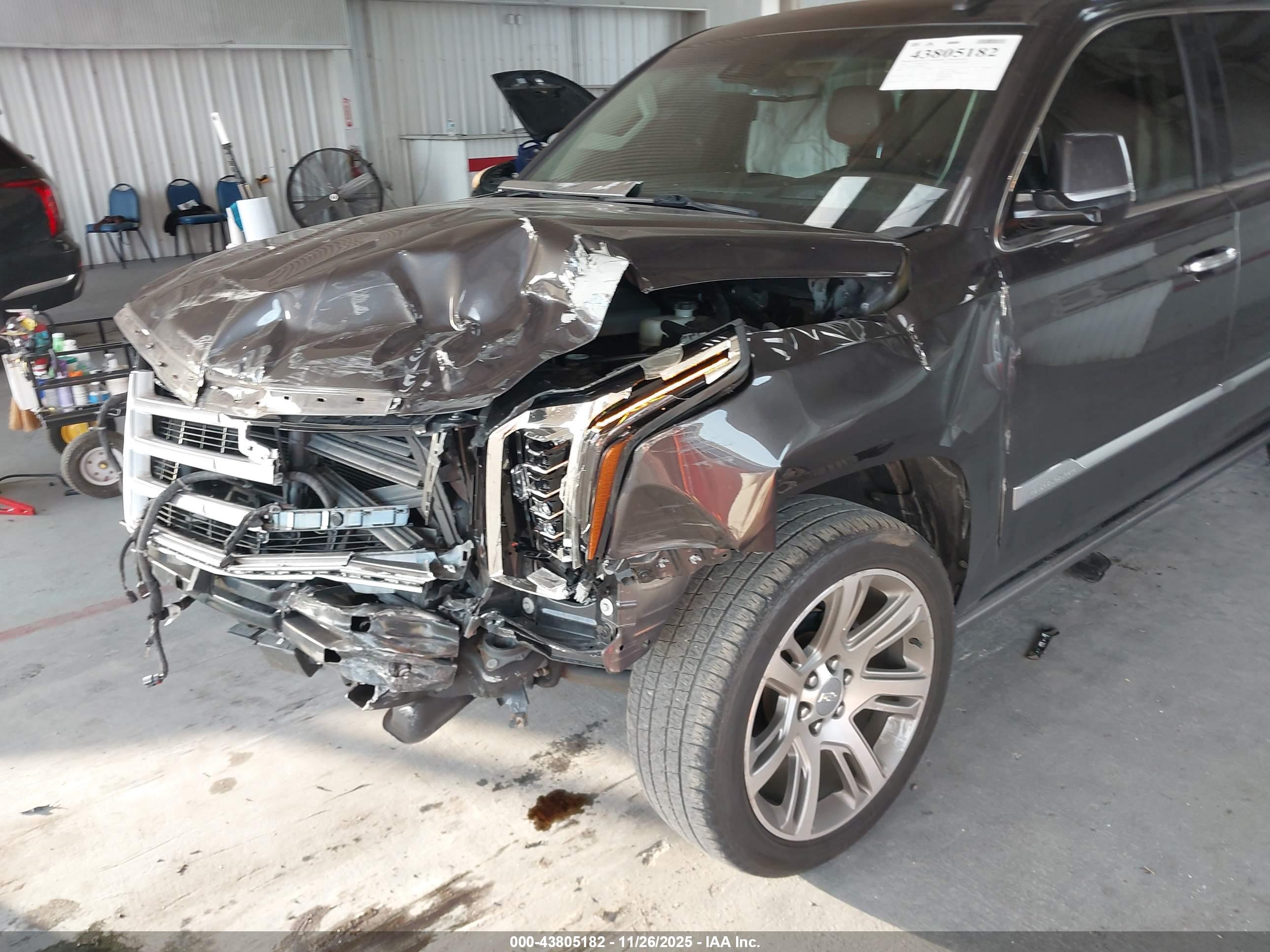 CADILLAC ESCALADE image 6
