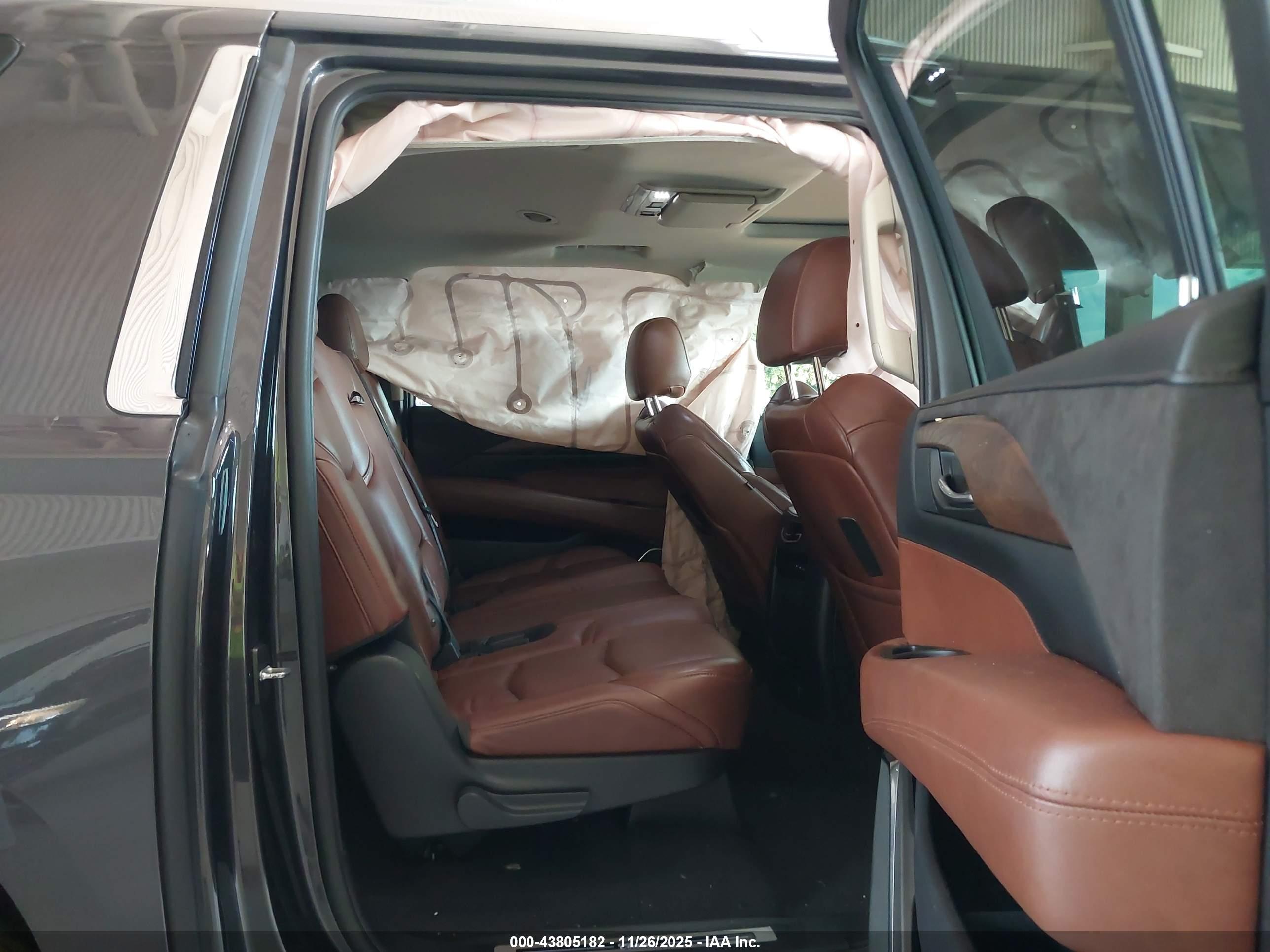 CADILLAC ESCALADE image 8