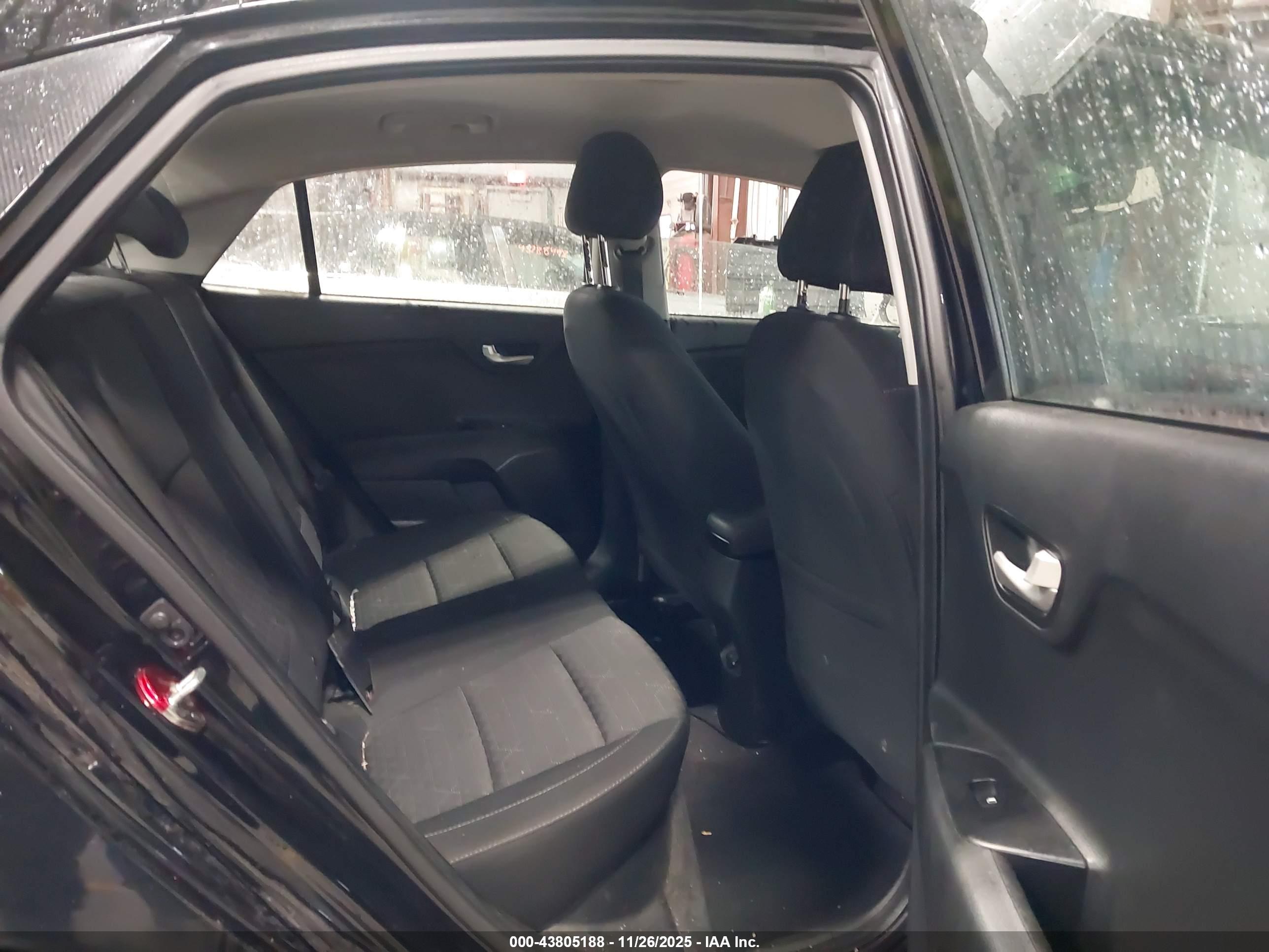 KIA RIO image 8