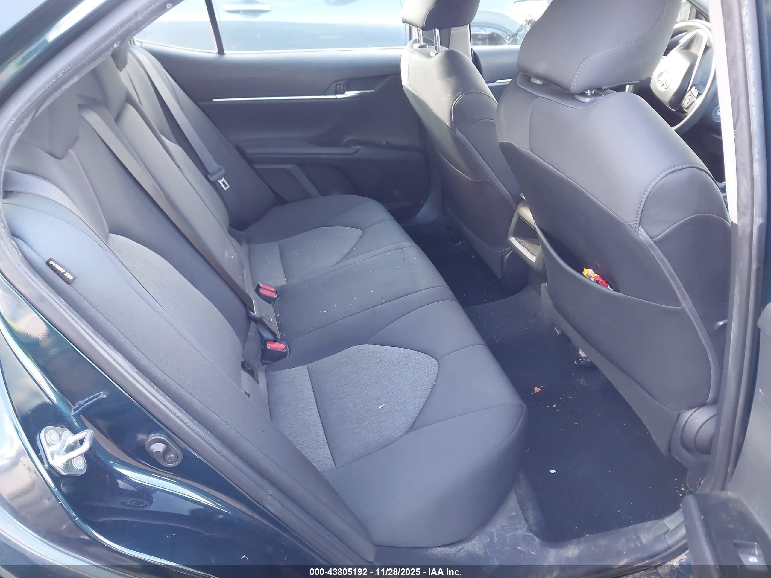 TOYOTA CAMRY image 8