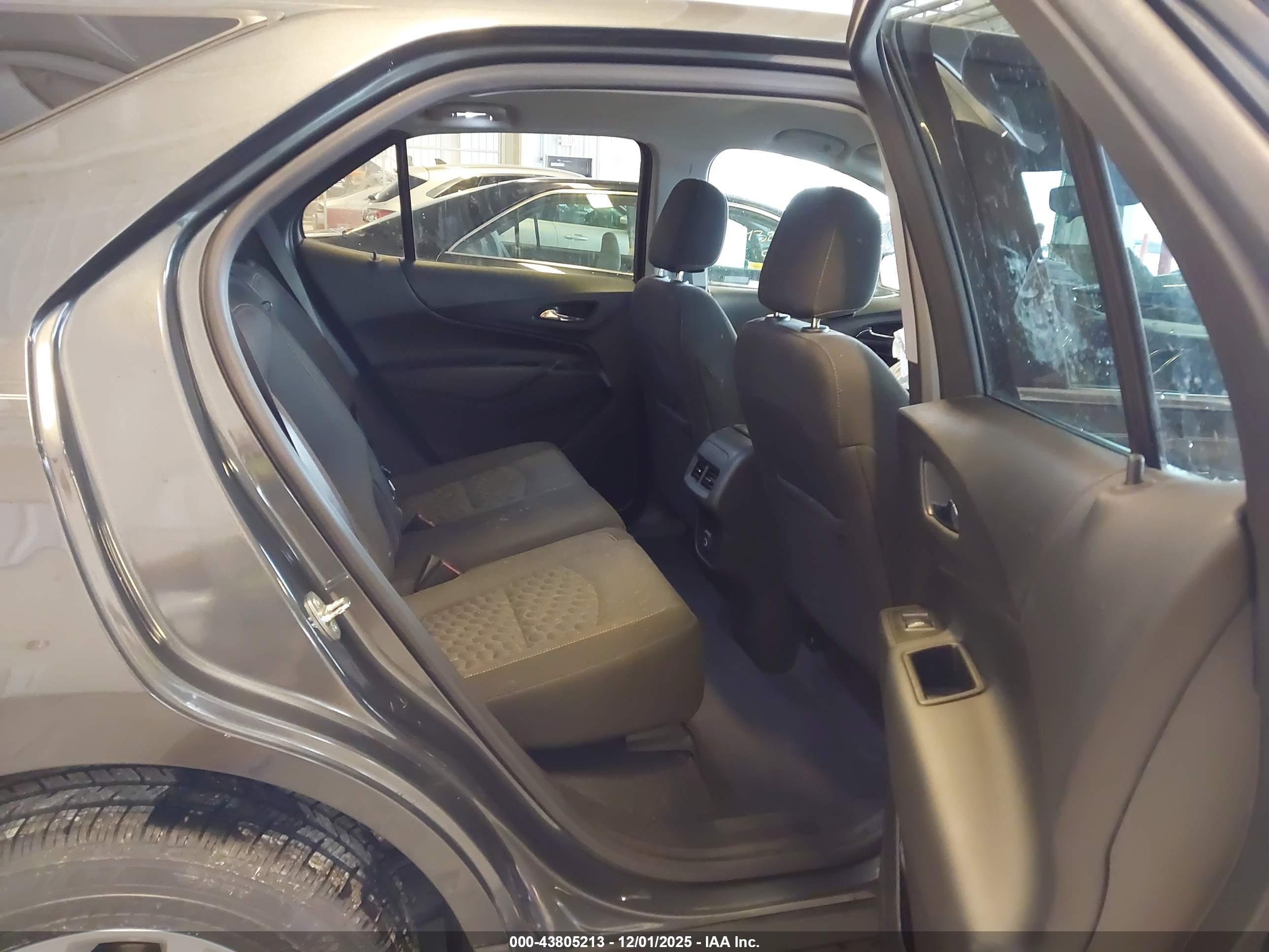CHEVROLET EQUINOX image 8