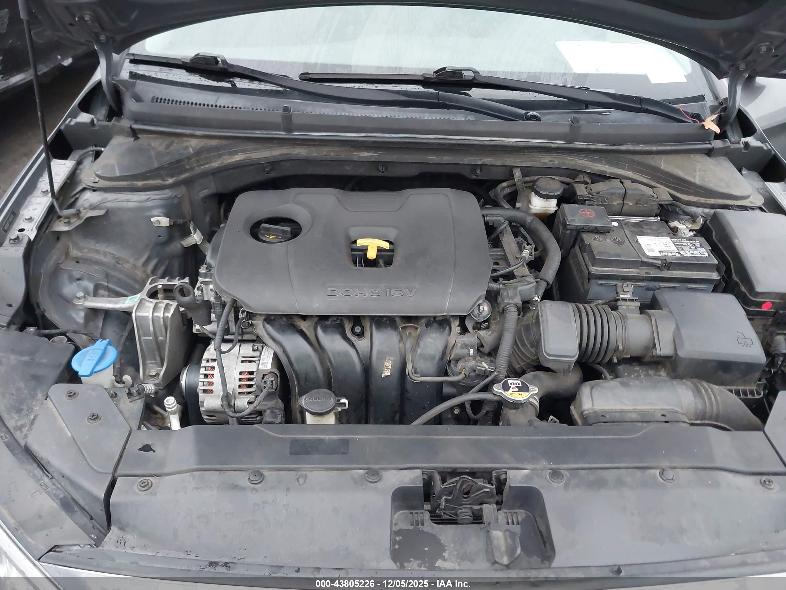 HYUNDAI ELANTRA image 10