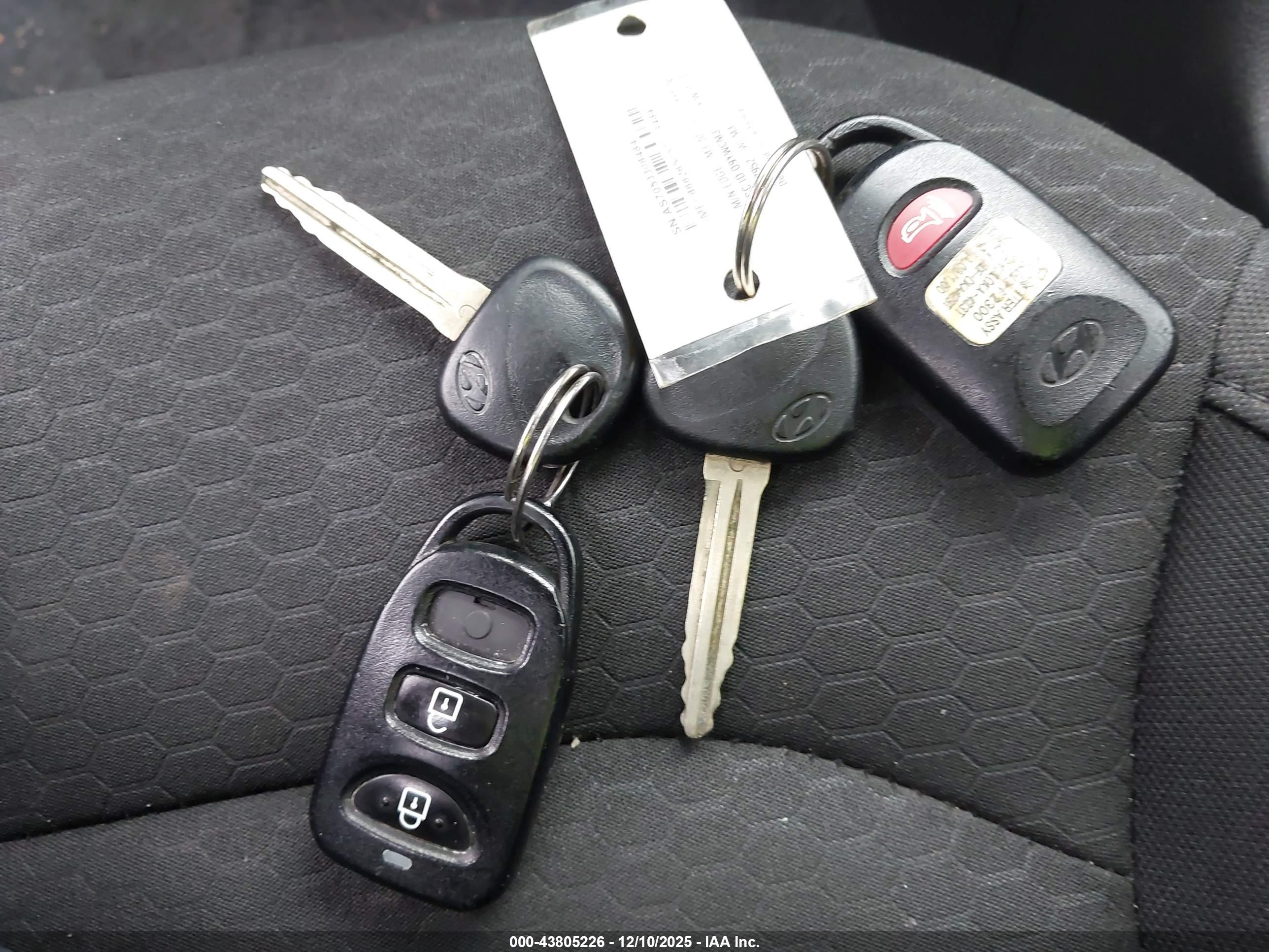 HYUNDAI ELANTRA image 11