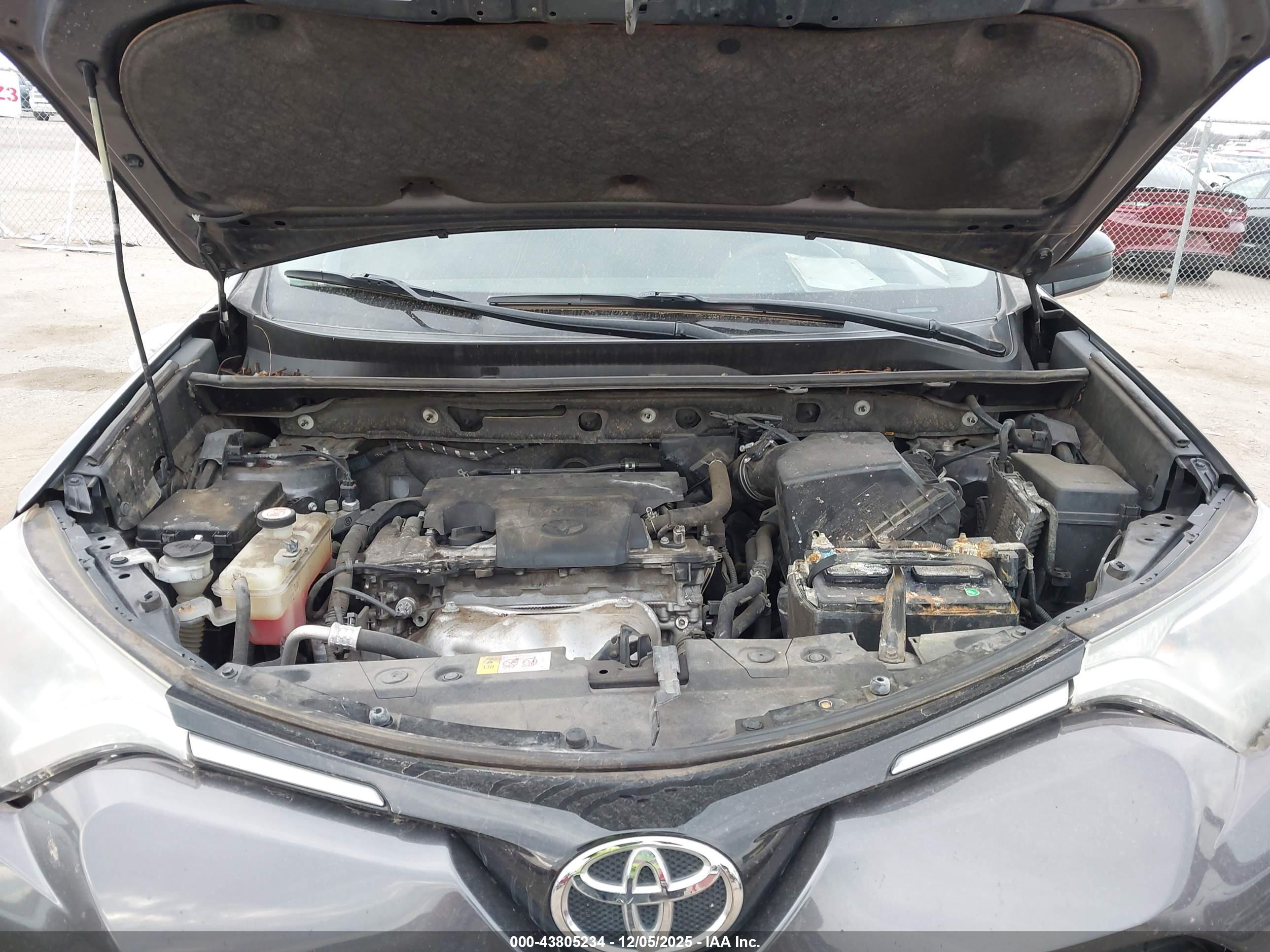 TOYOTA RAV4 image 10