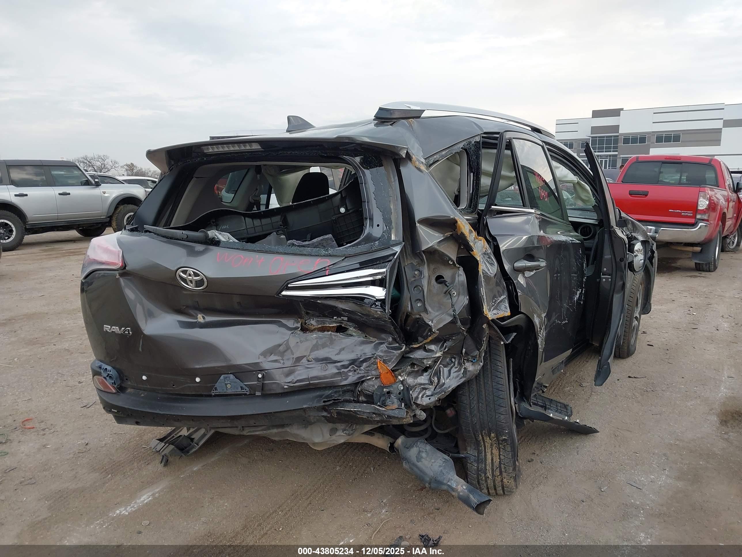 TOYOTA RAV4 image 4