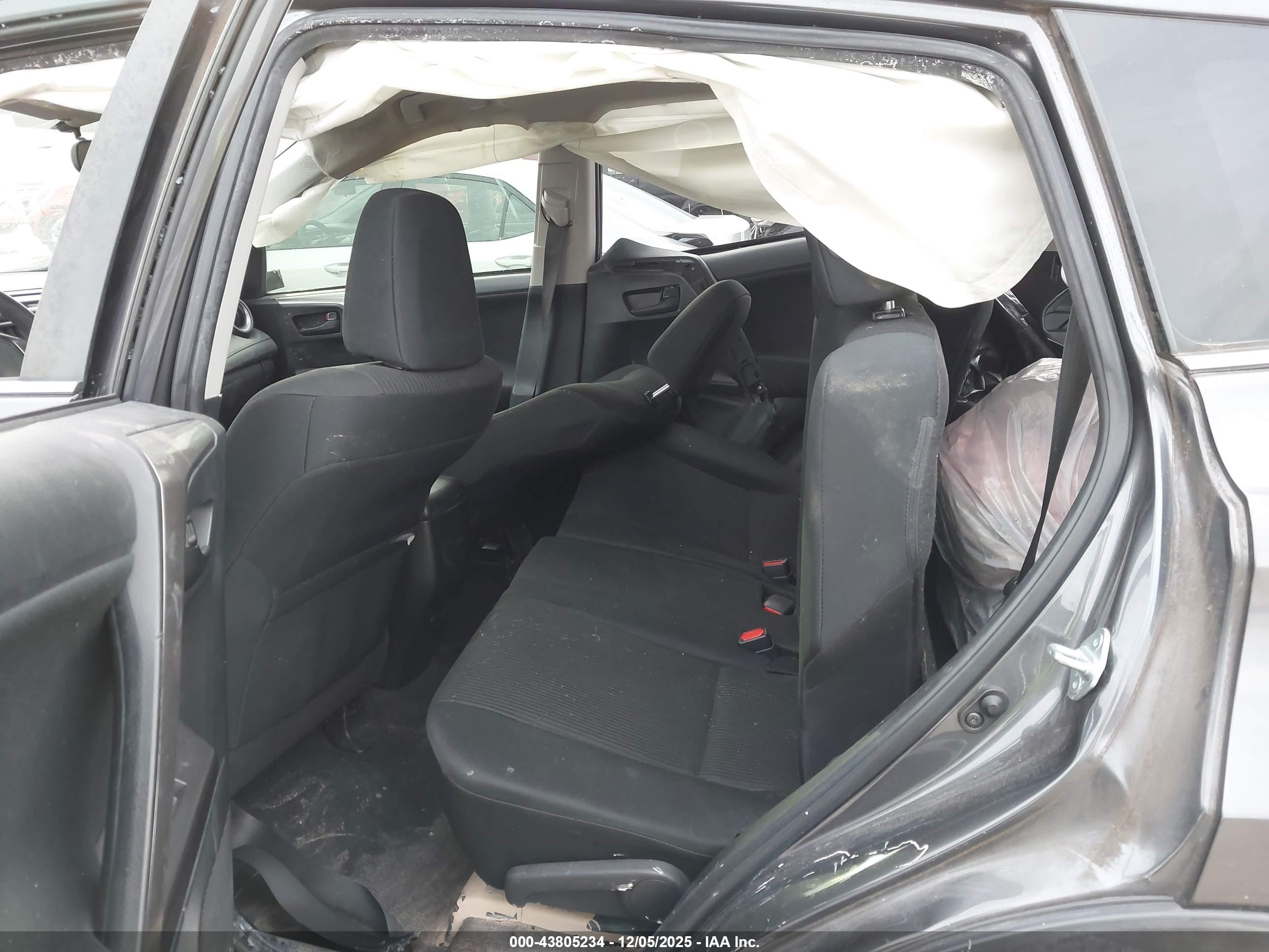 TOYOTA RAV4 image 8