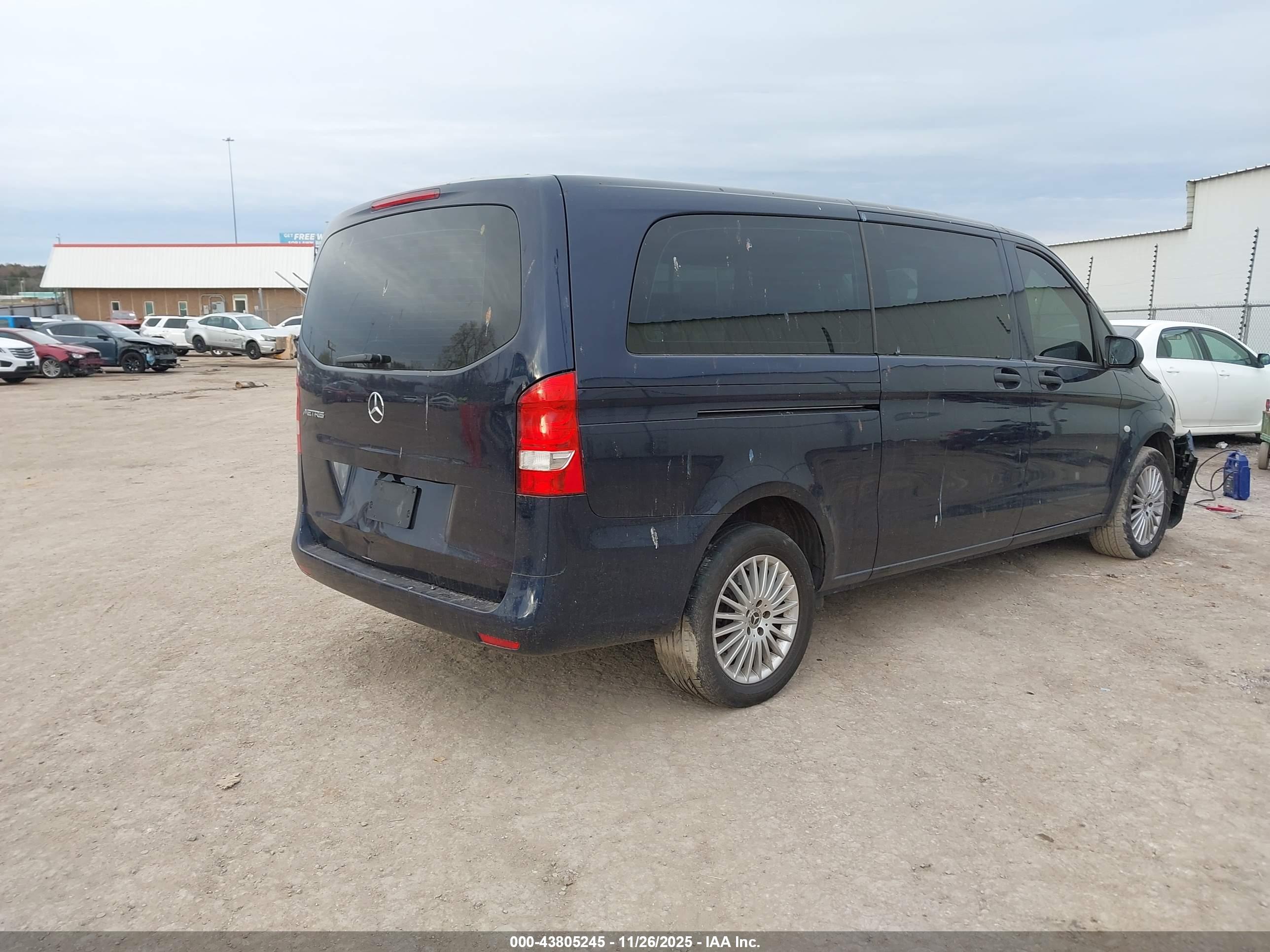 MERCEDES-BENZ METRIS image 4