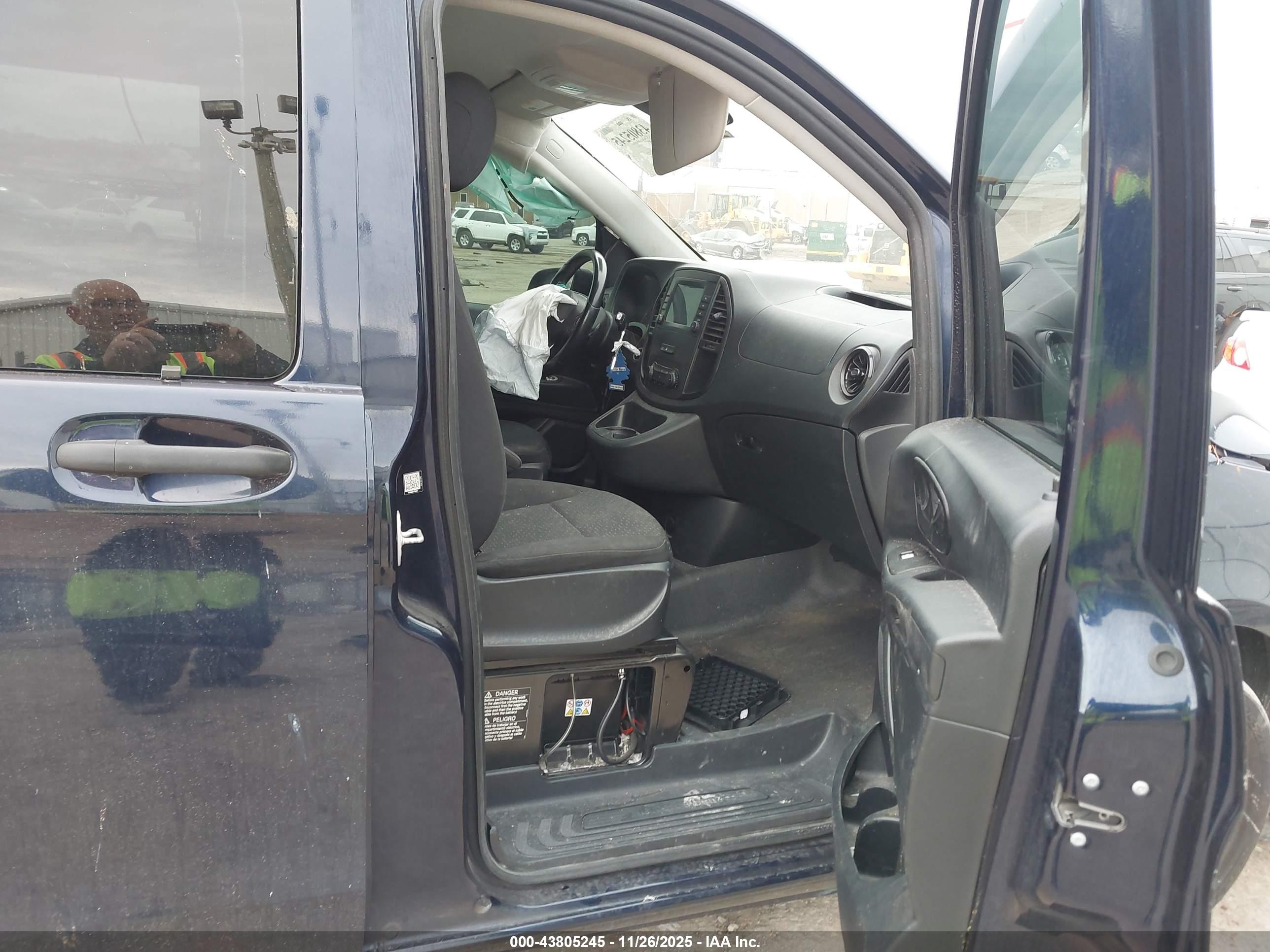 MERCEDES-BENZ METRIS image 5