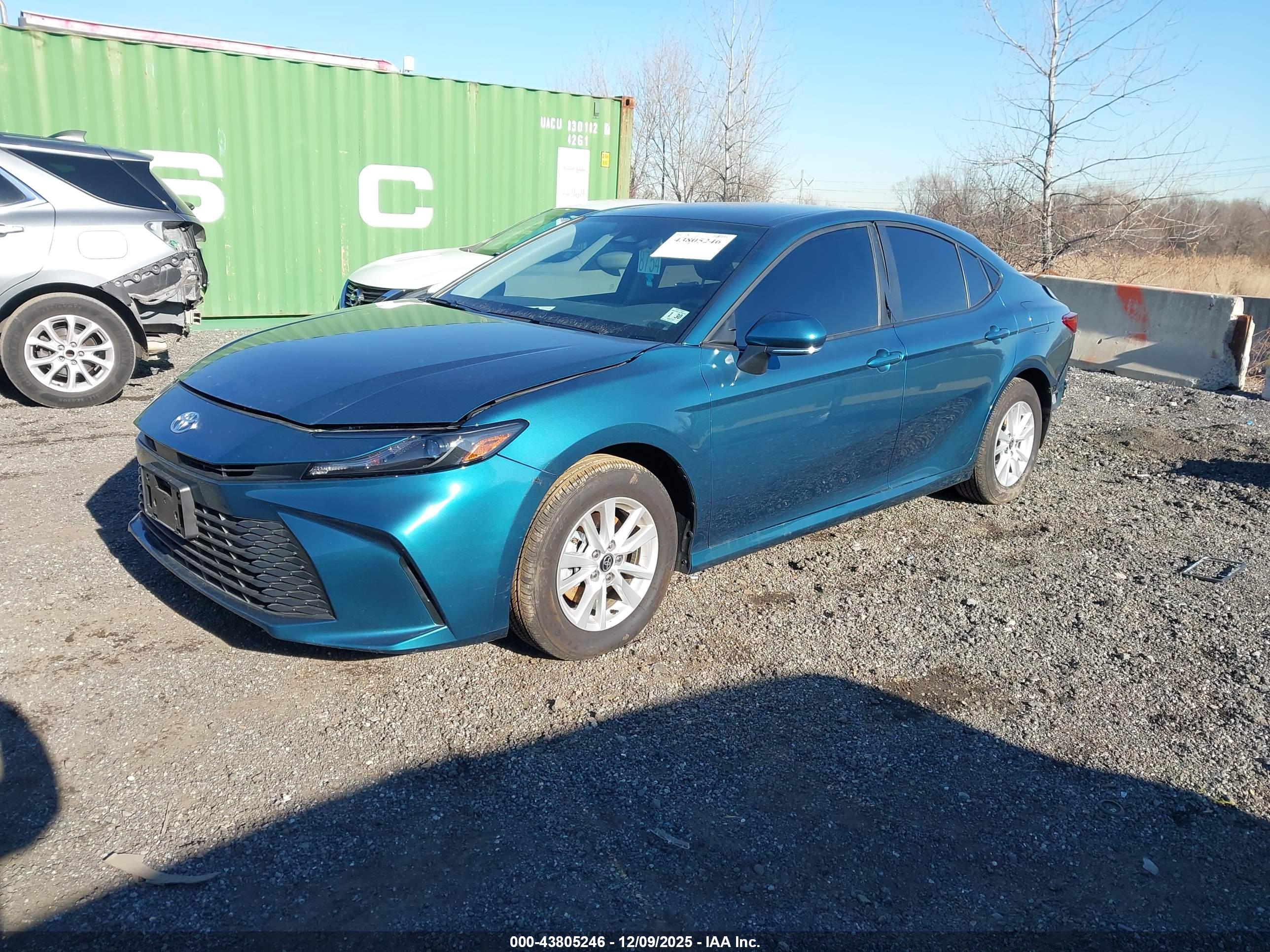 TOYOTA CAMRY image 2