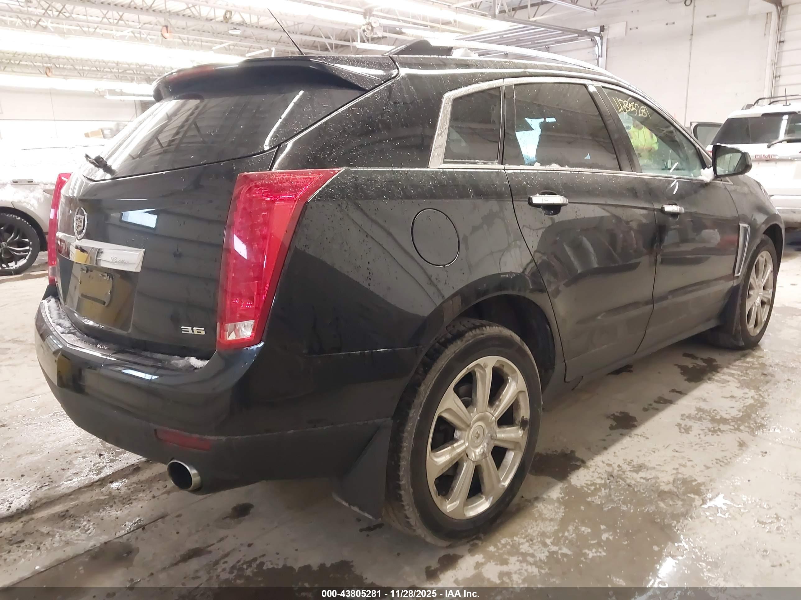 CADILLAC SRX image 4