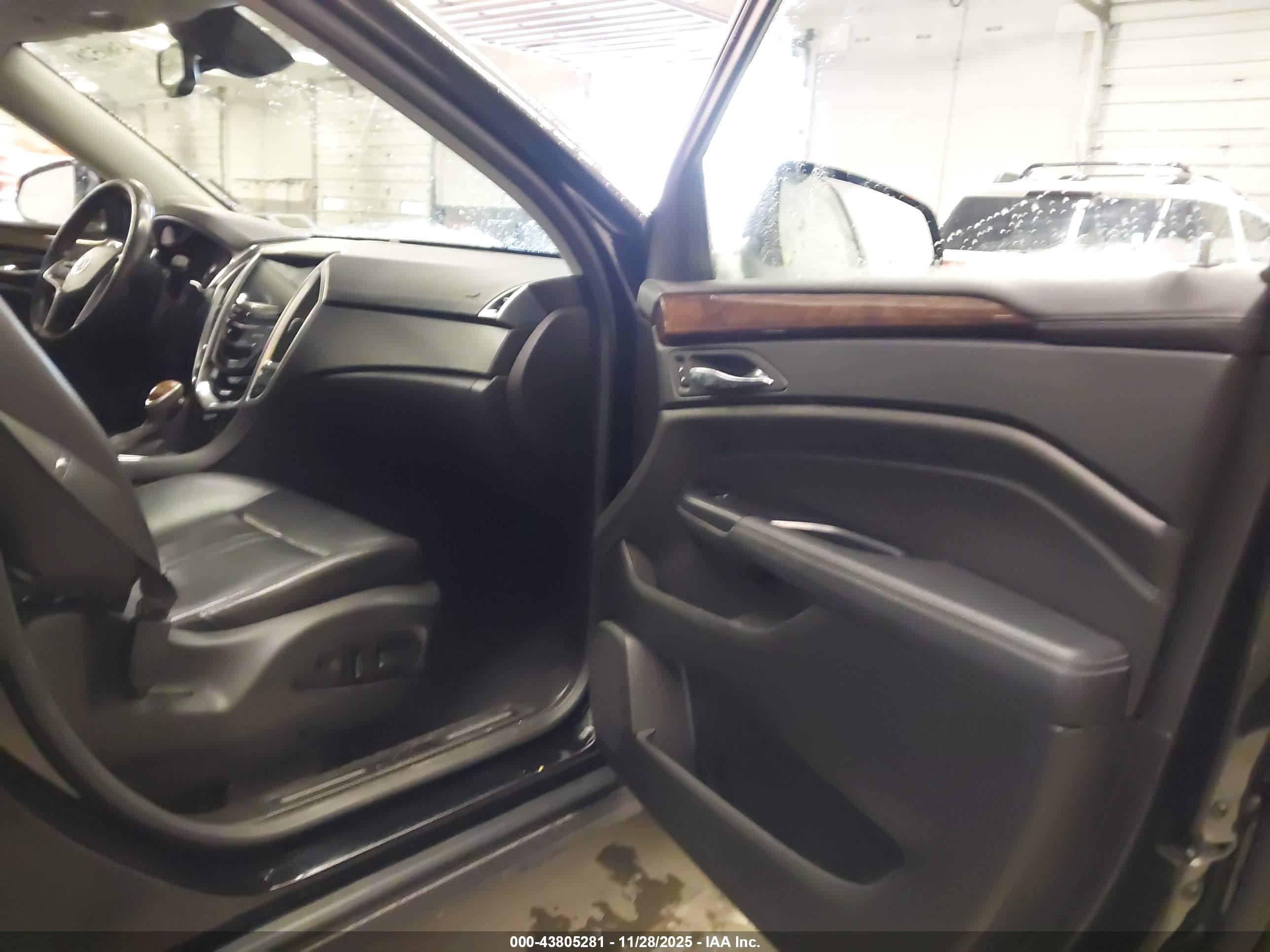 CADILLAC SRX image 5