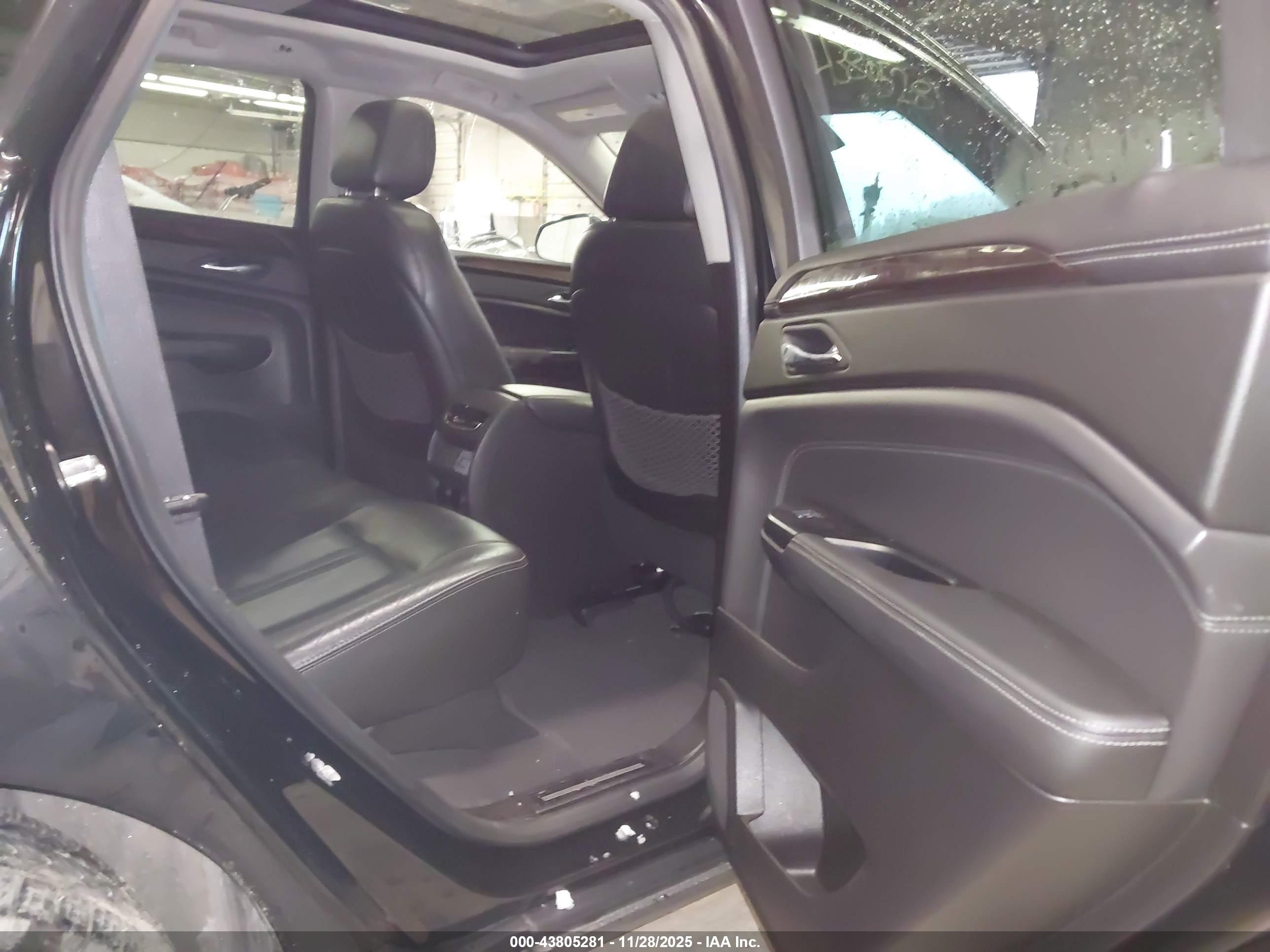 CADILLAC SRX image 8