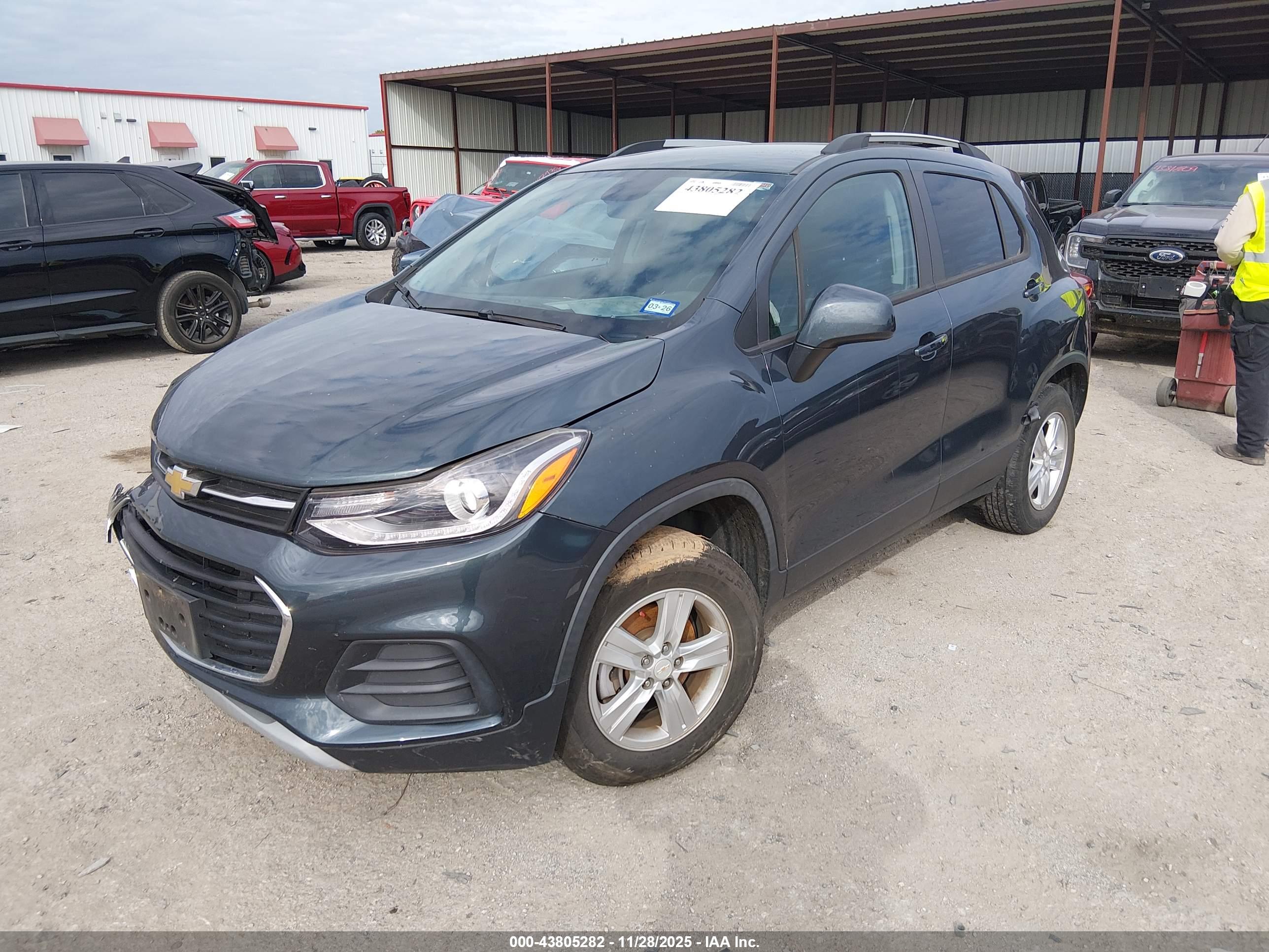 CHEVROLET TRAX image 2