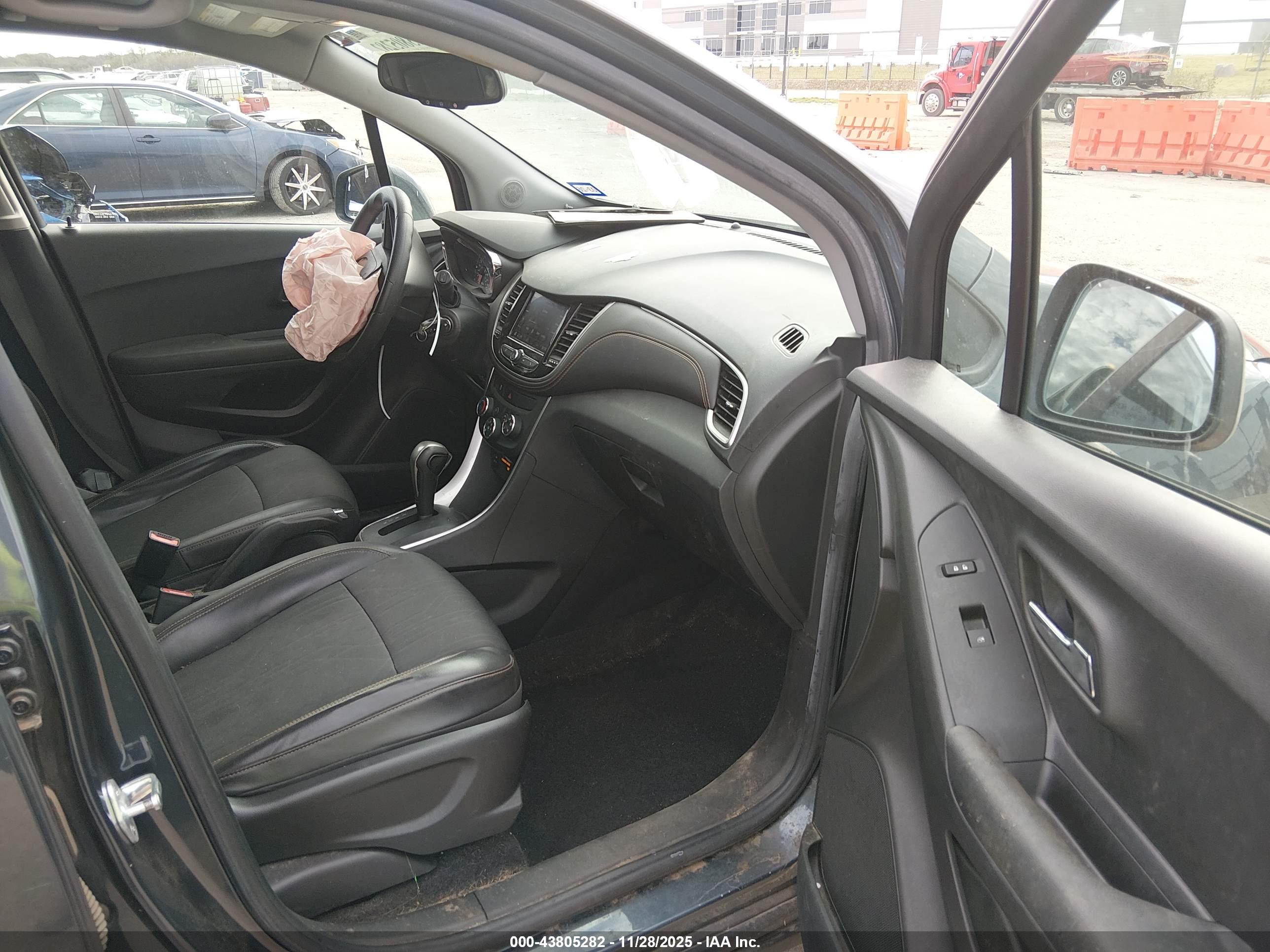 CHEVROLET TRAX image 5