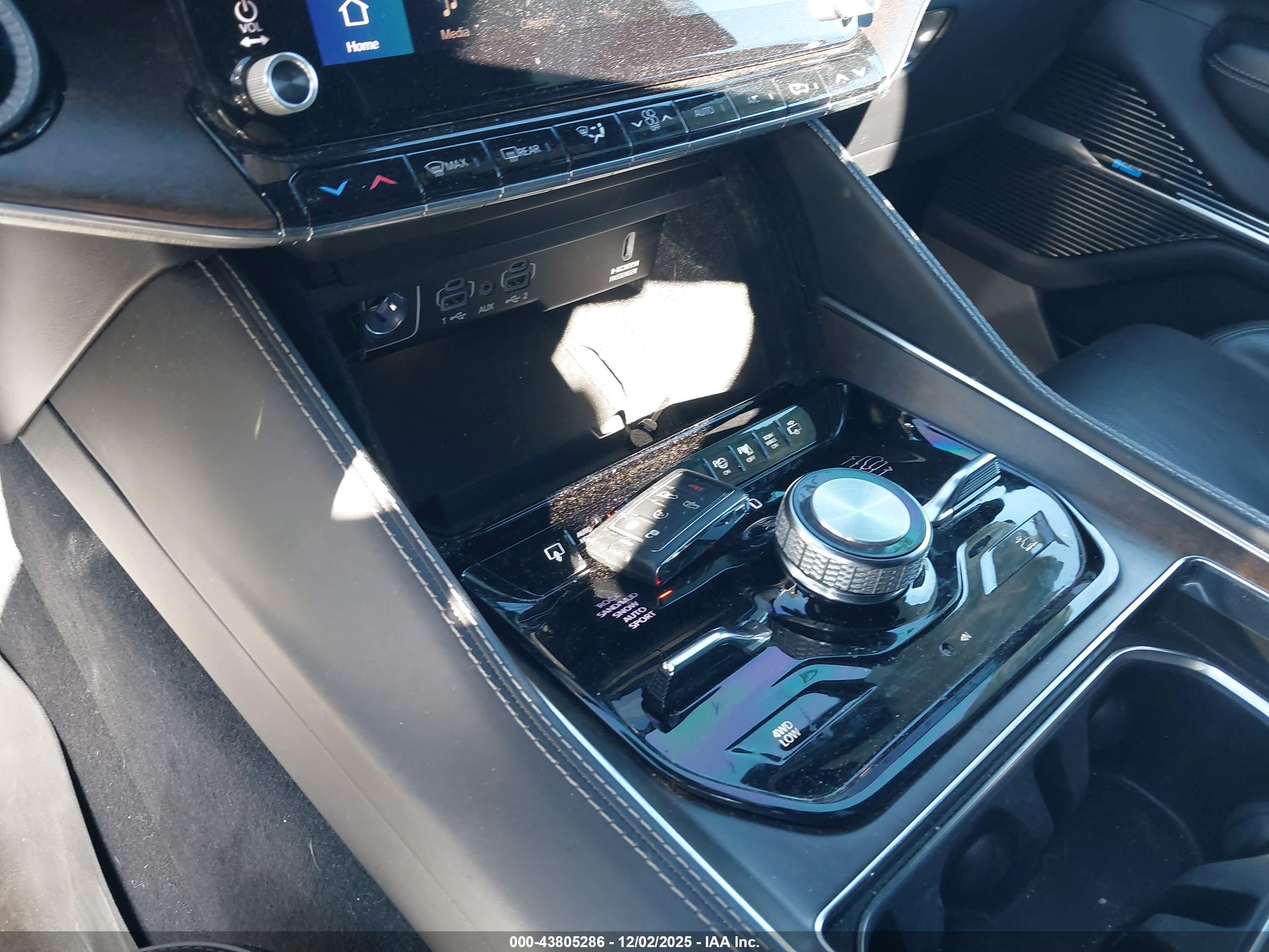 JEEP GRAND image 11