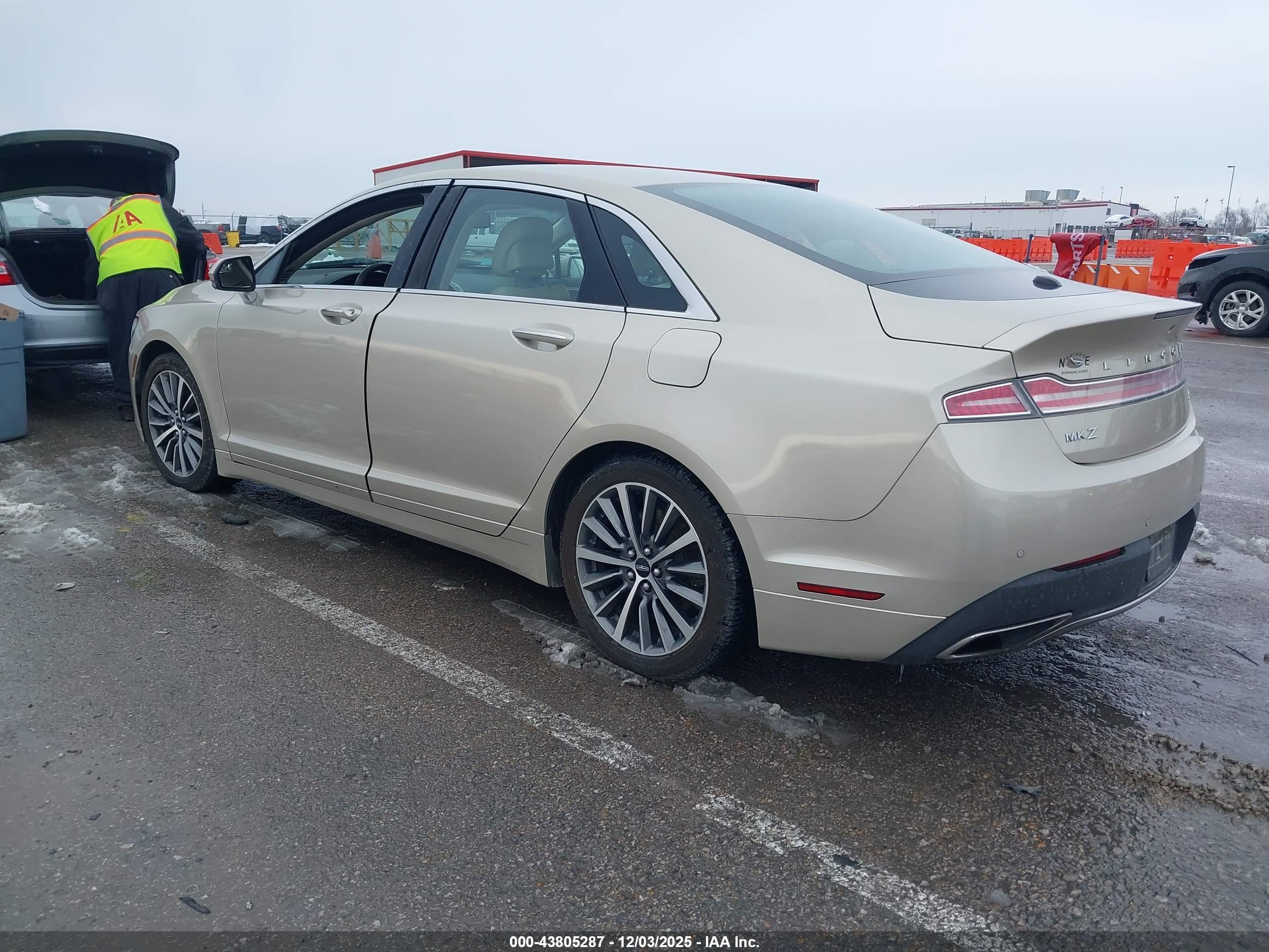 LINCOLN MKZ image 3