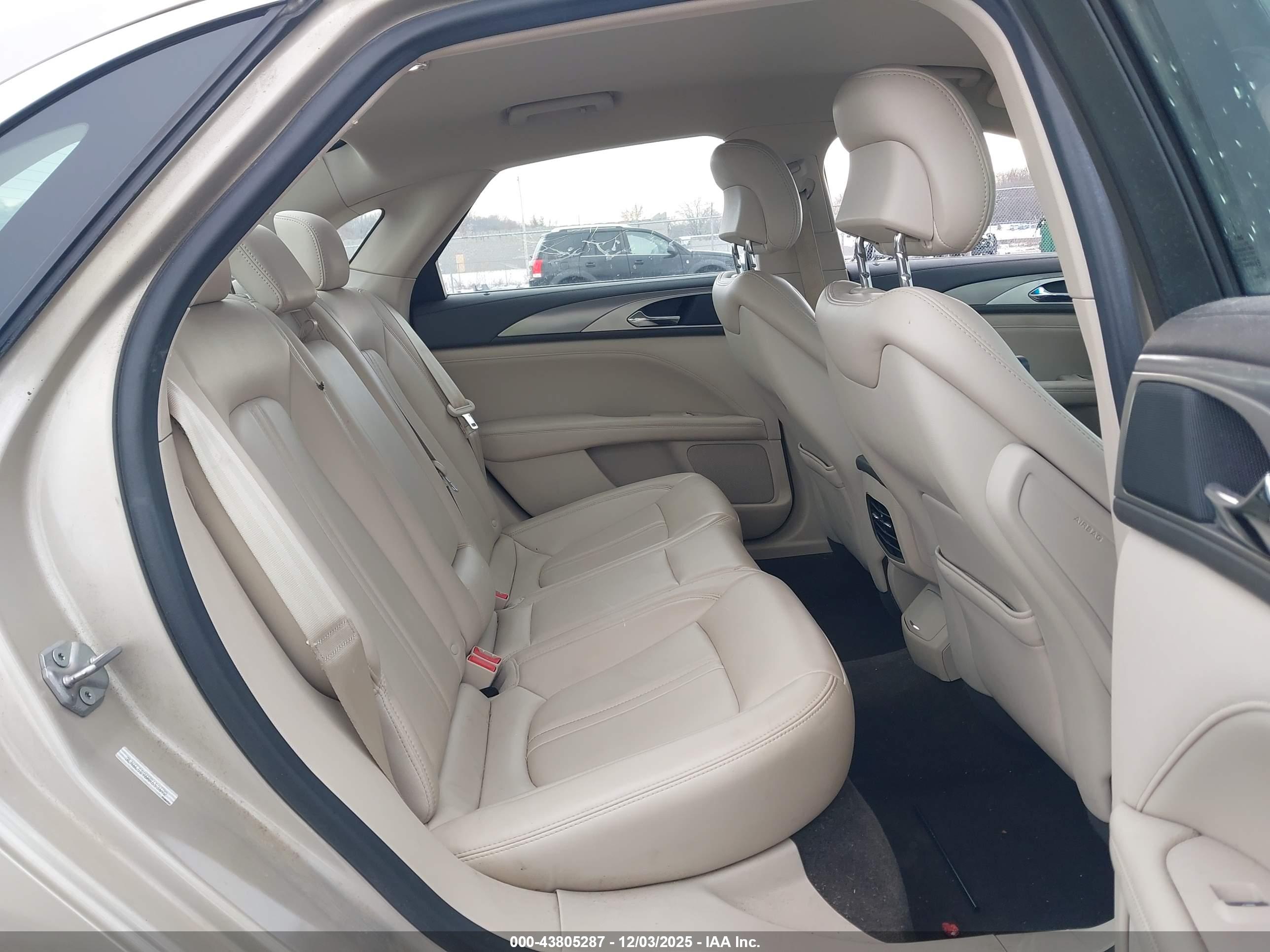 LINCOLN MKZ image 8