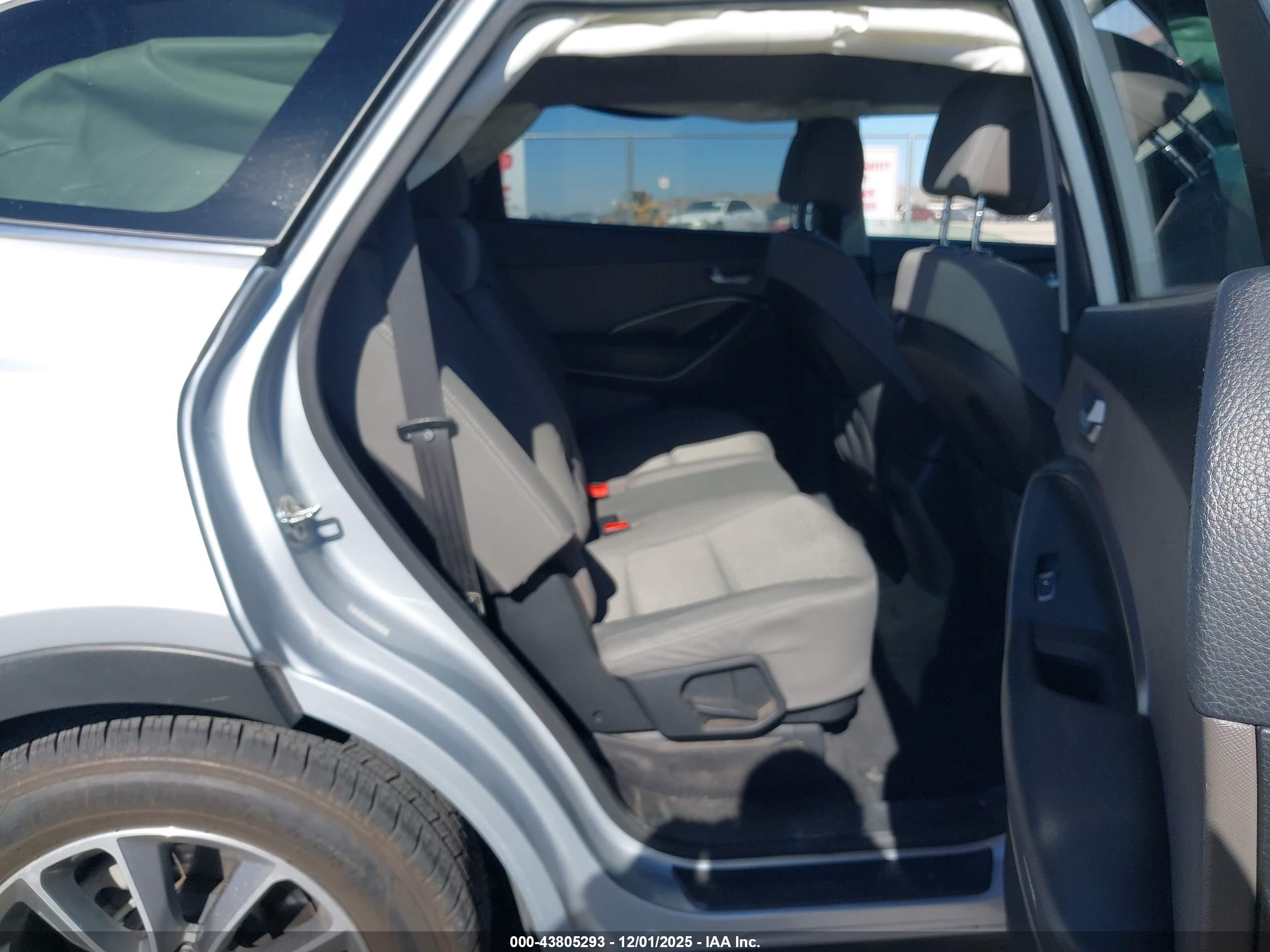 HYUNDAI SANTA image 8