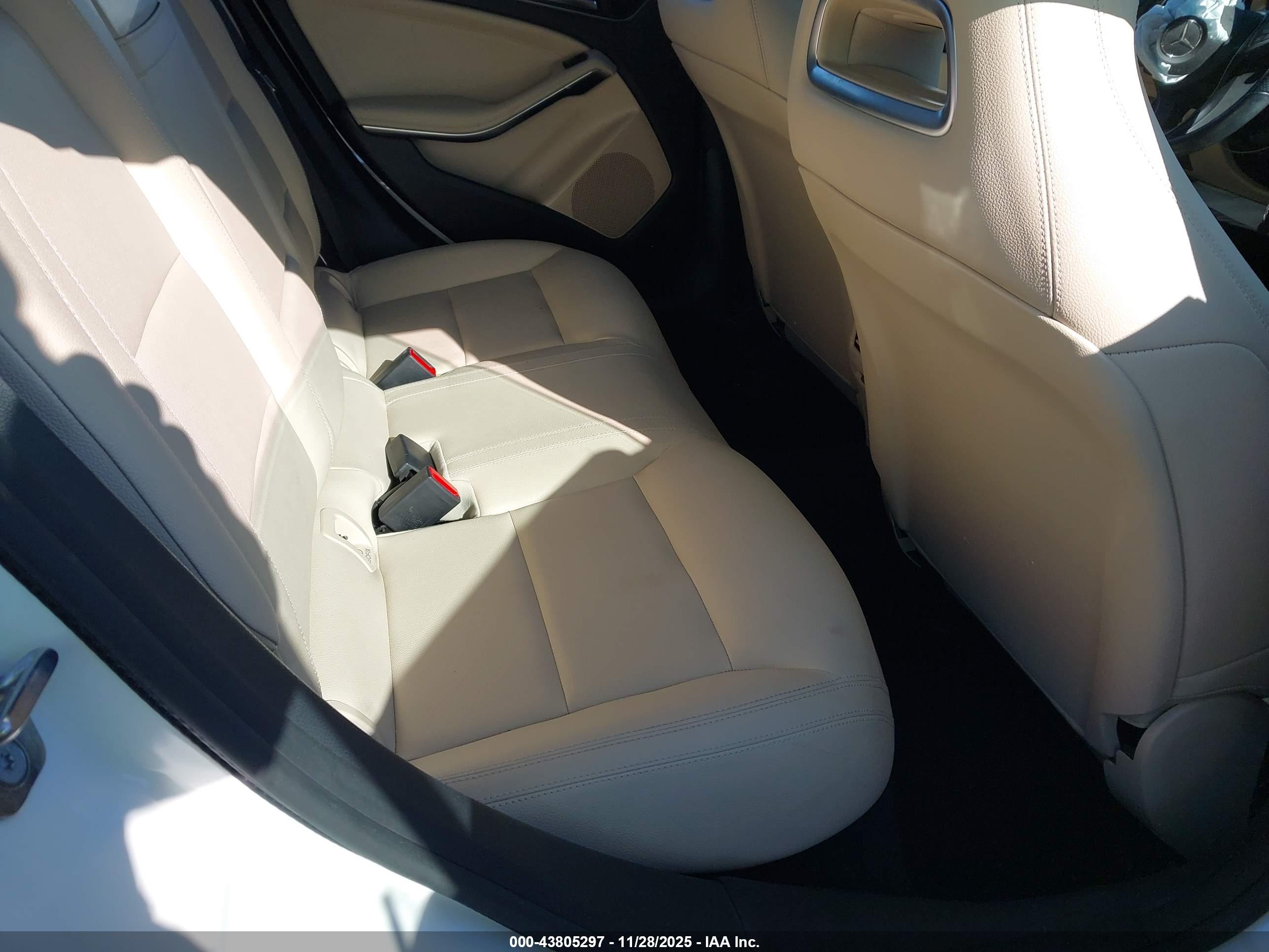 MERCEDES-BENZ CLA image 8