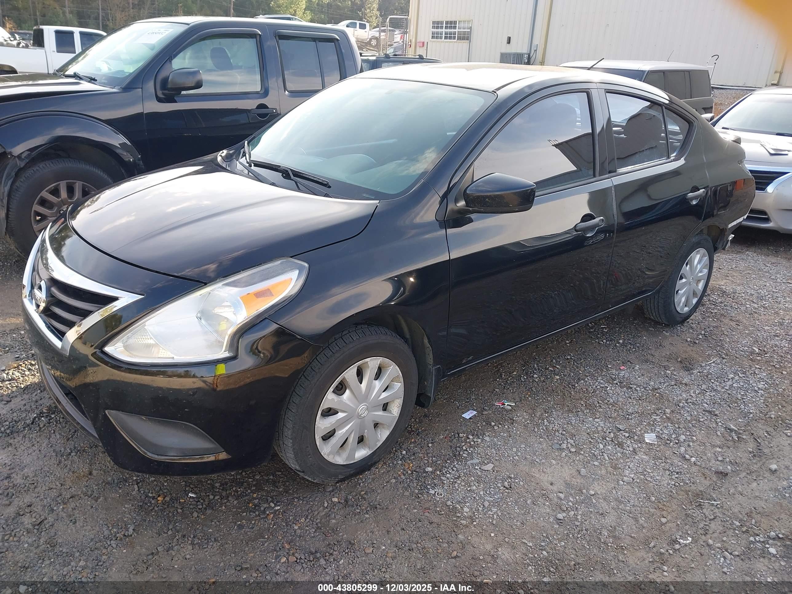 NISSAN VERSA image 2