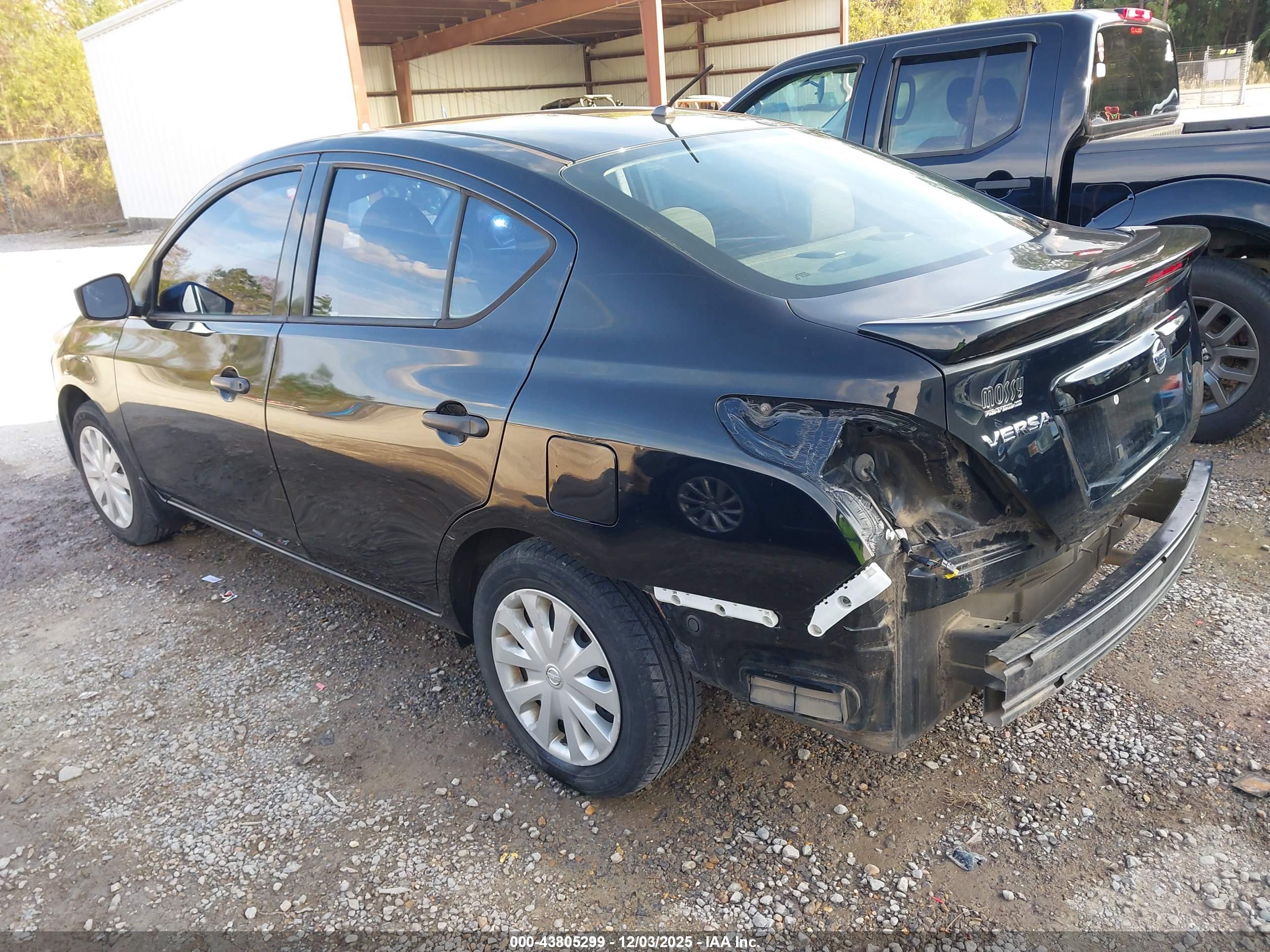 NISSAN VERSA image 3