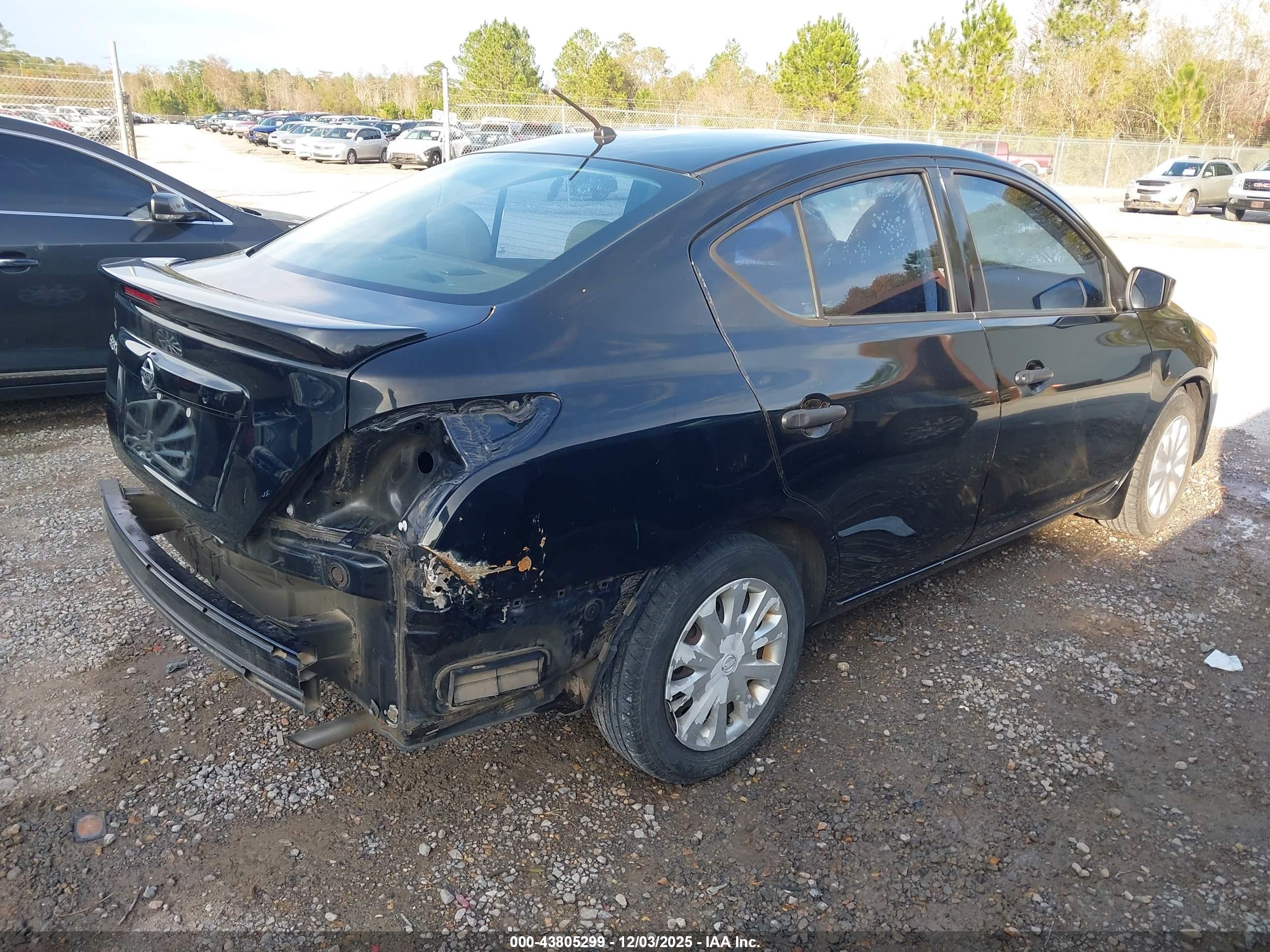 NISSAN VERSA image 4