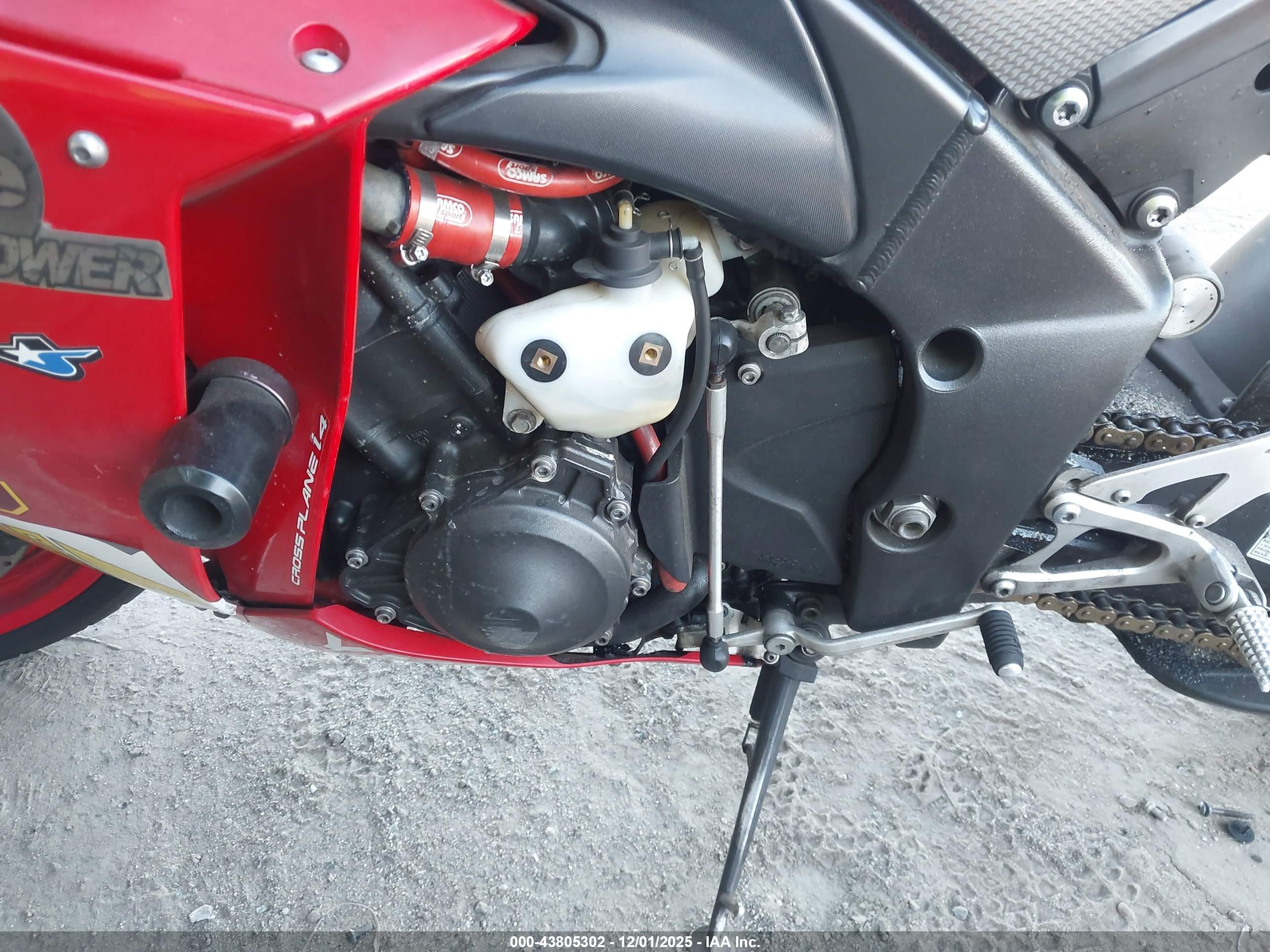 YAMAHA YZFR1 image 9