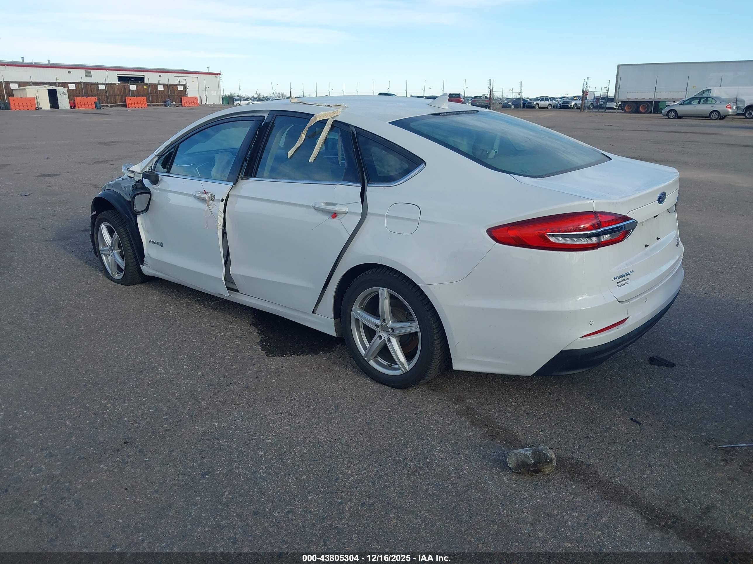 FORD FUSION image 3