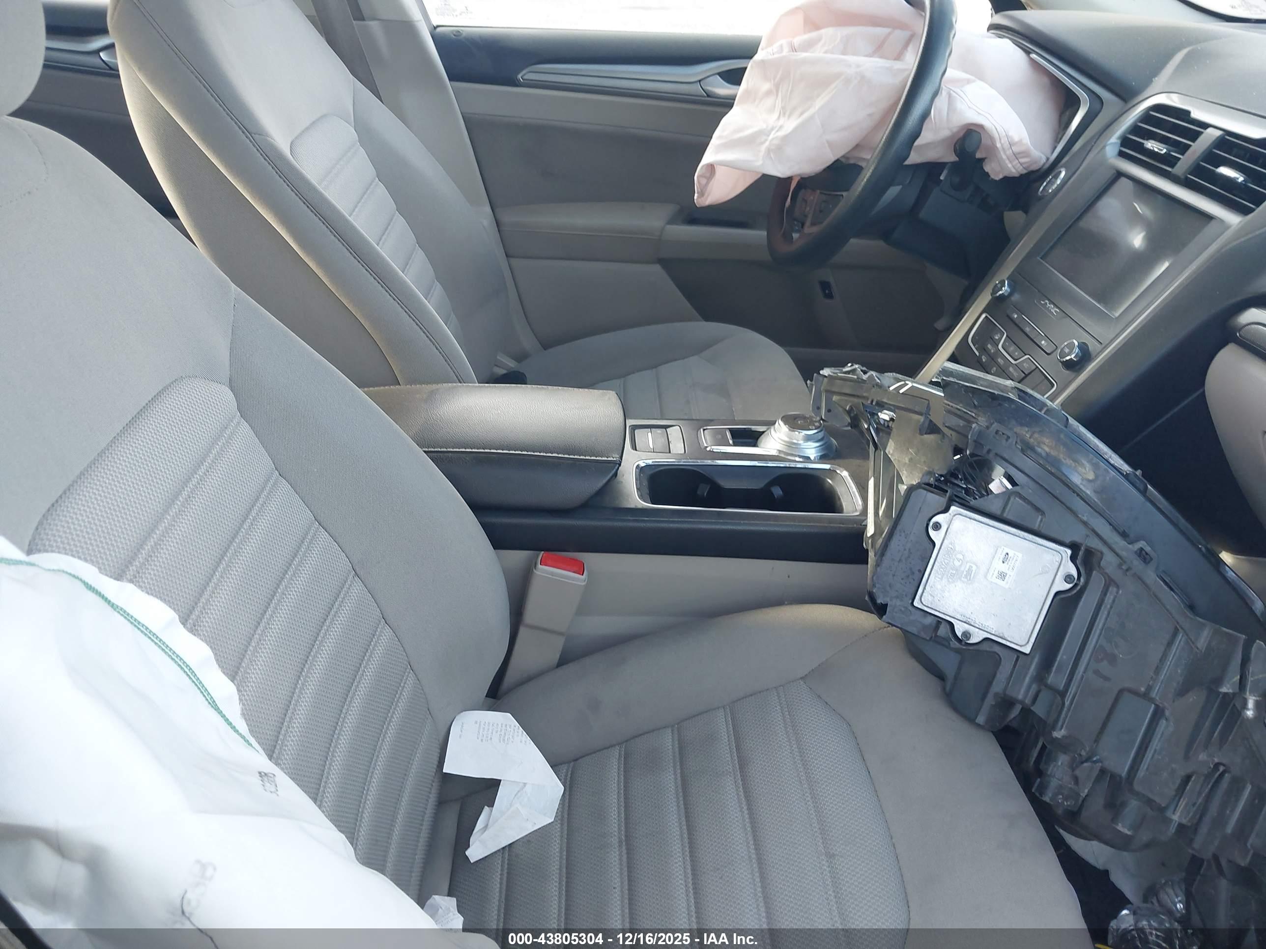 FORD FUSION image 5